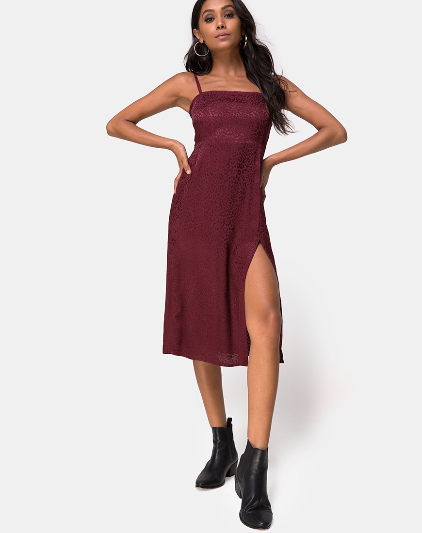Imagen de Kaoya Midi Dress in Satin Cheetah Burgundy