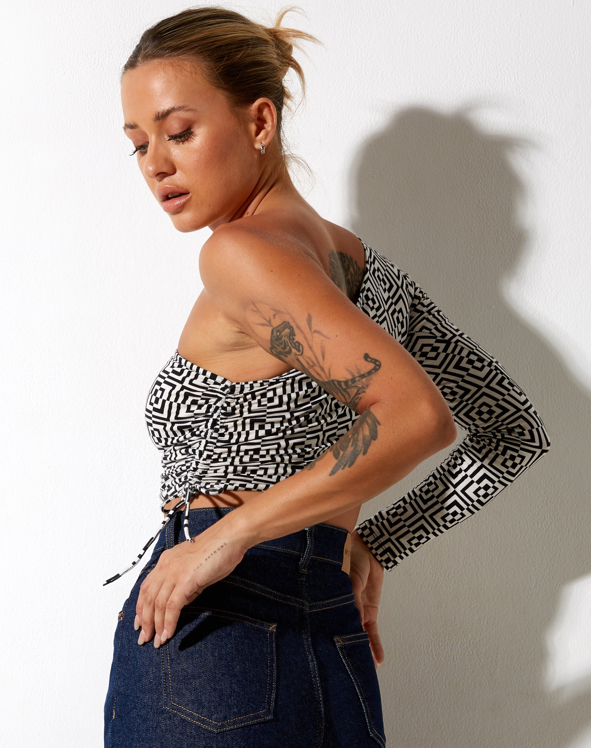 Imagen de Karine Crop Top en Optic Square Blanco y Negro