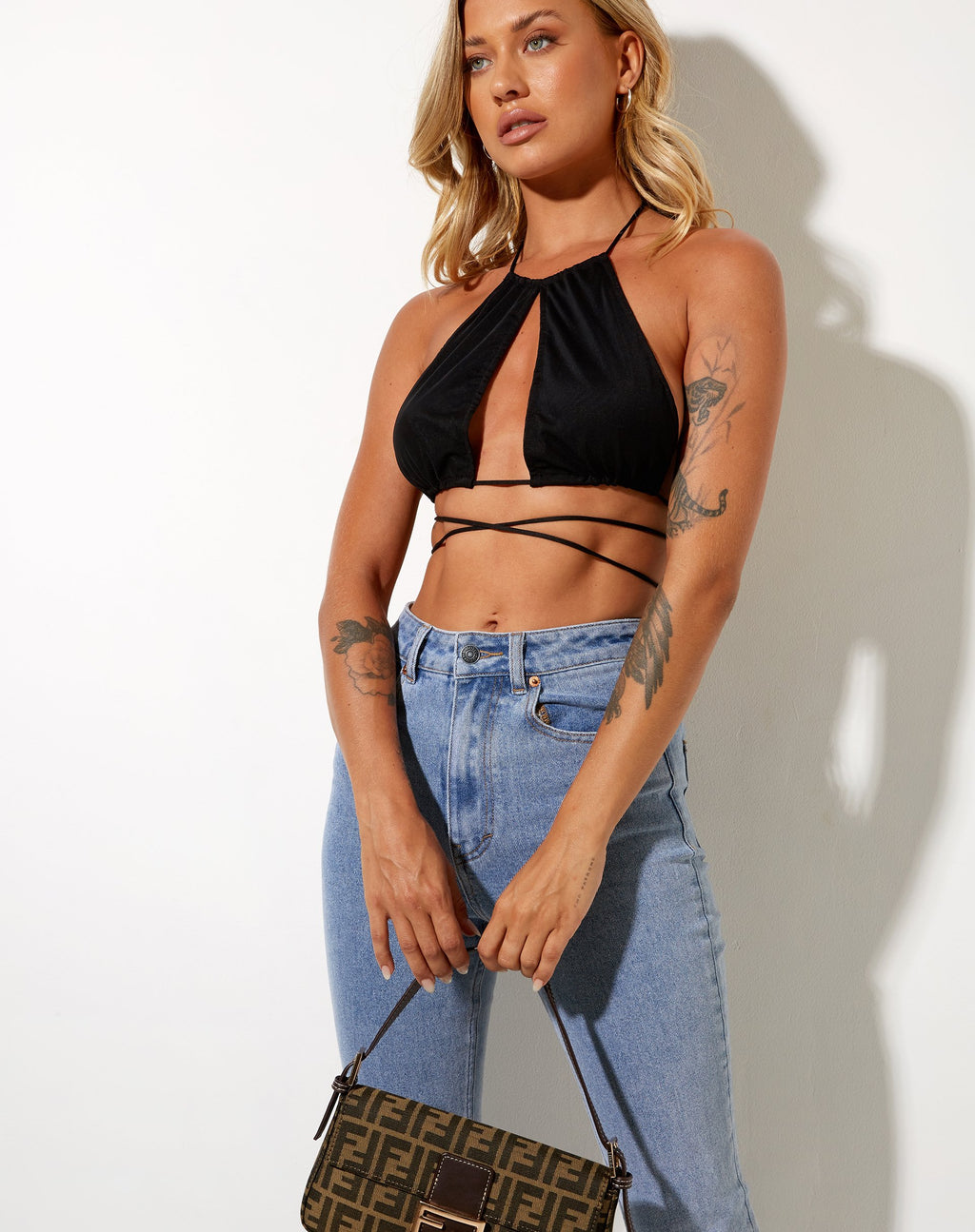 Karti Crop Top de malla negro