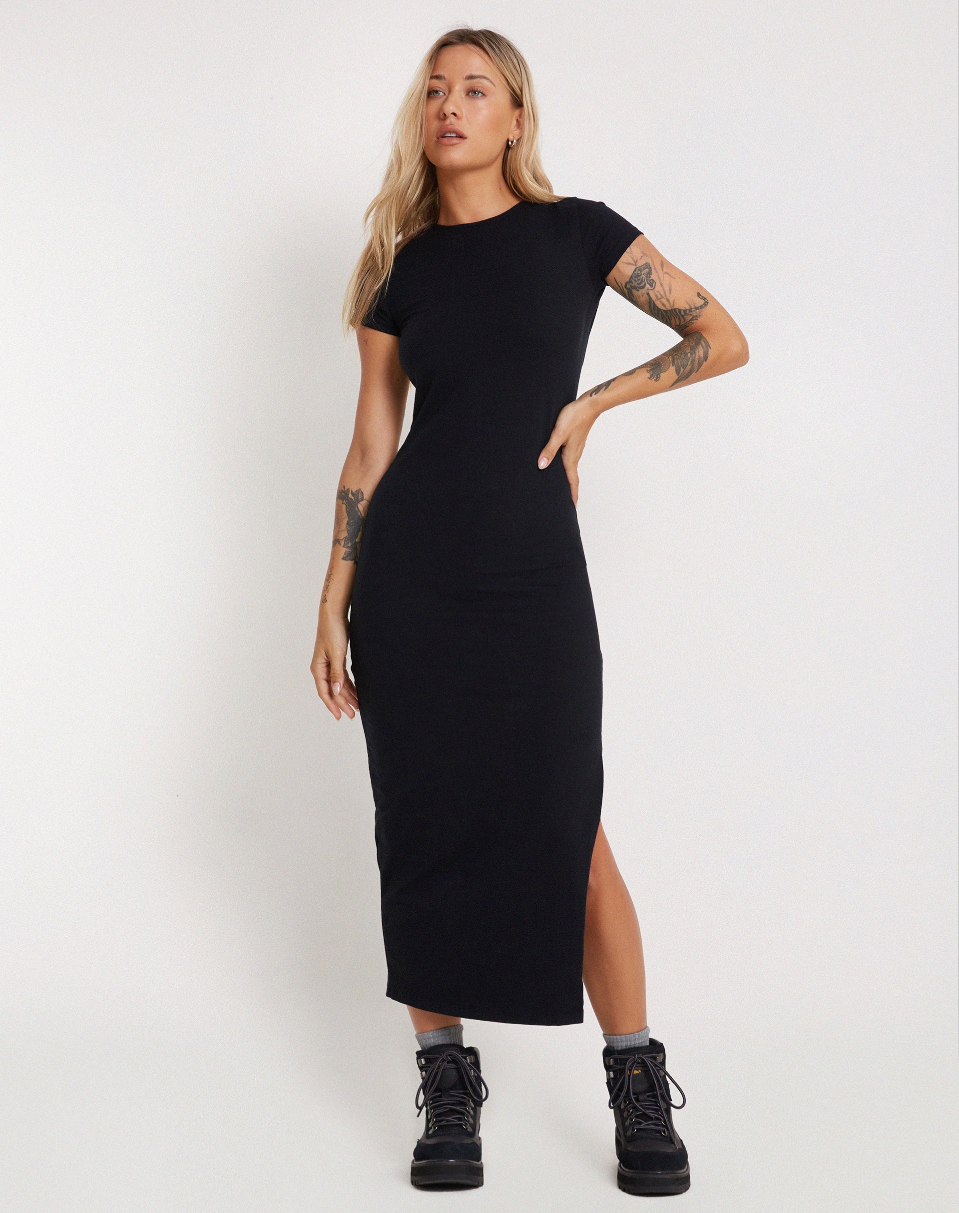 Imagen de Kasor Maxi Vestido de Manga Corta en Negro