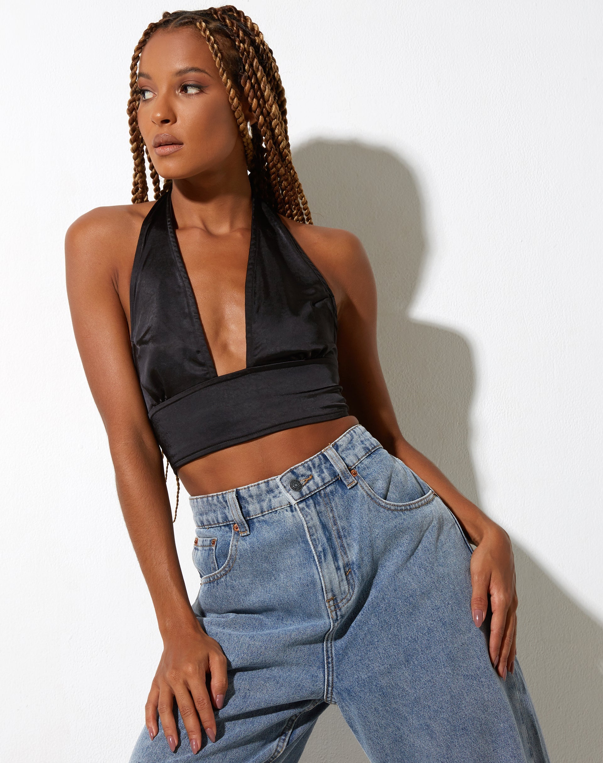 Imagen de Keiza Crop Top de satén negro
