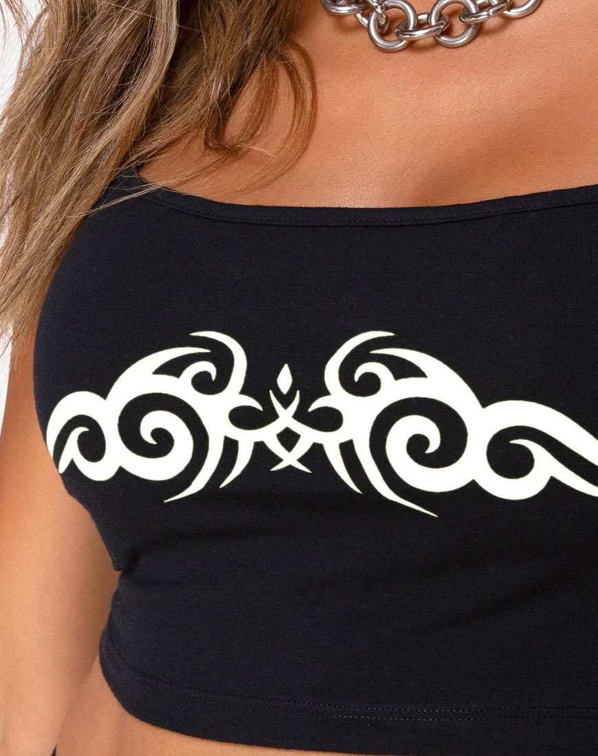 Imagen de Kini Crop Top en Negro con Colocación Tribal en Blanco