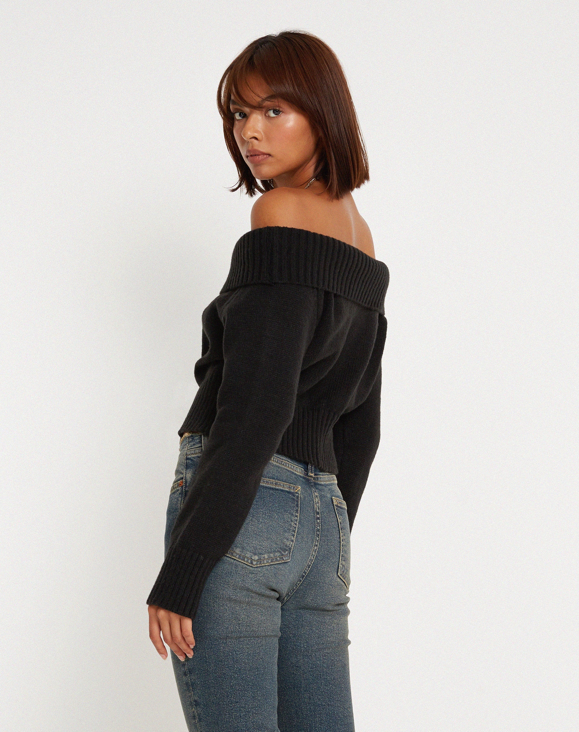 imagen de Koriya Bardot Top en Negro