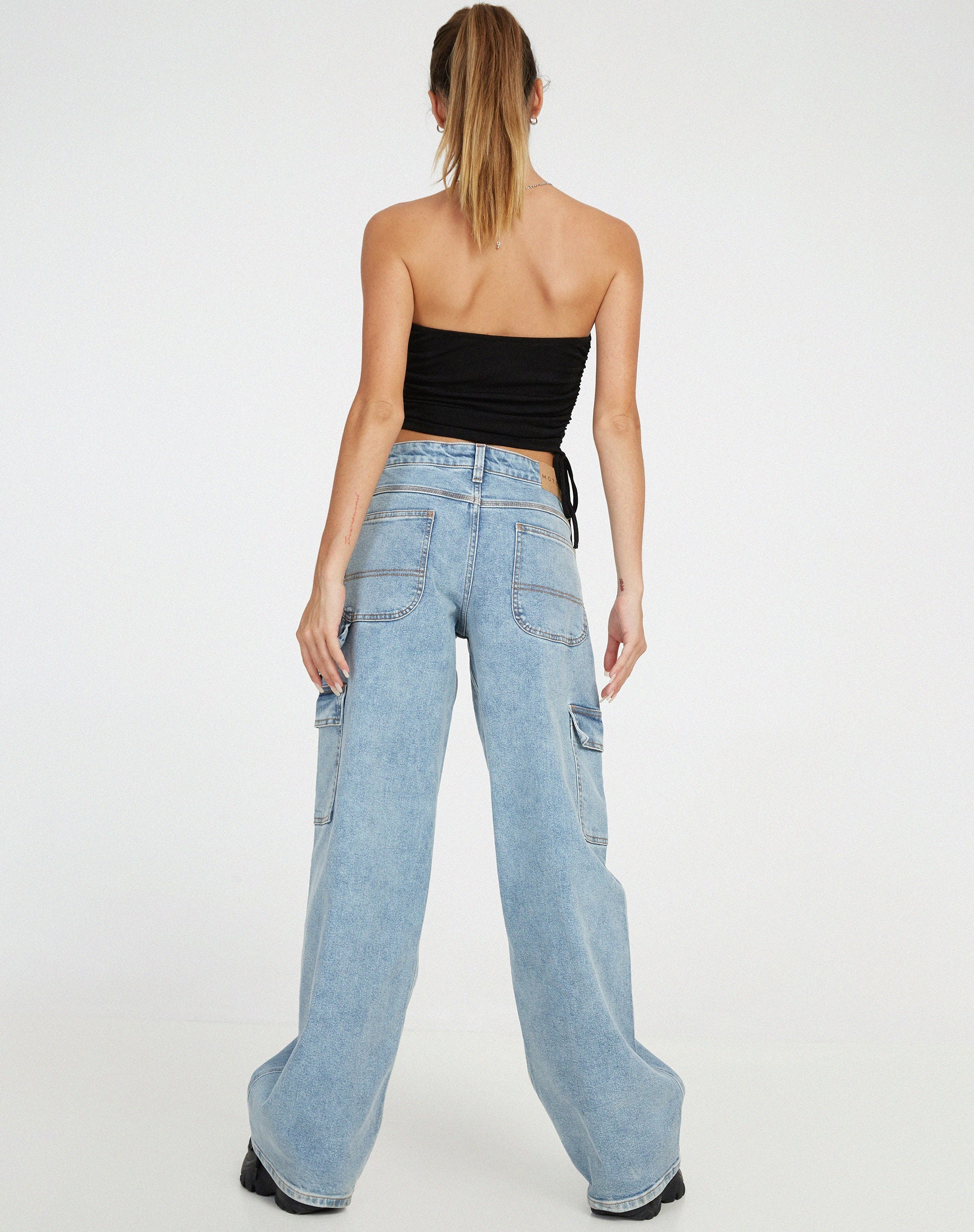 imagen de Kuincy Crop Top en Negro Diamante Bucklea