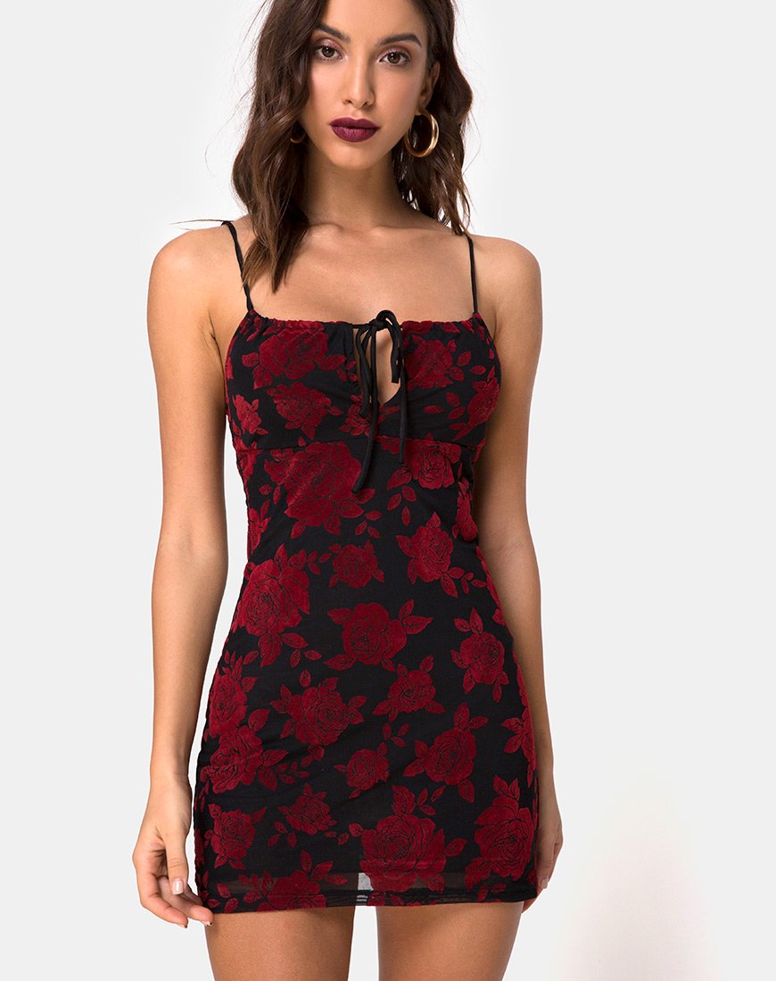 Vestido ajustado Kumin en romántico flocado de rosas rojas