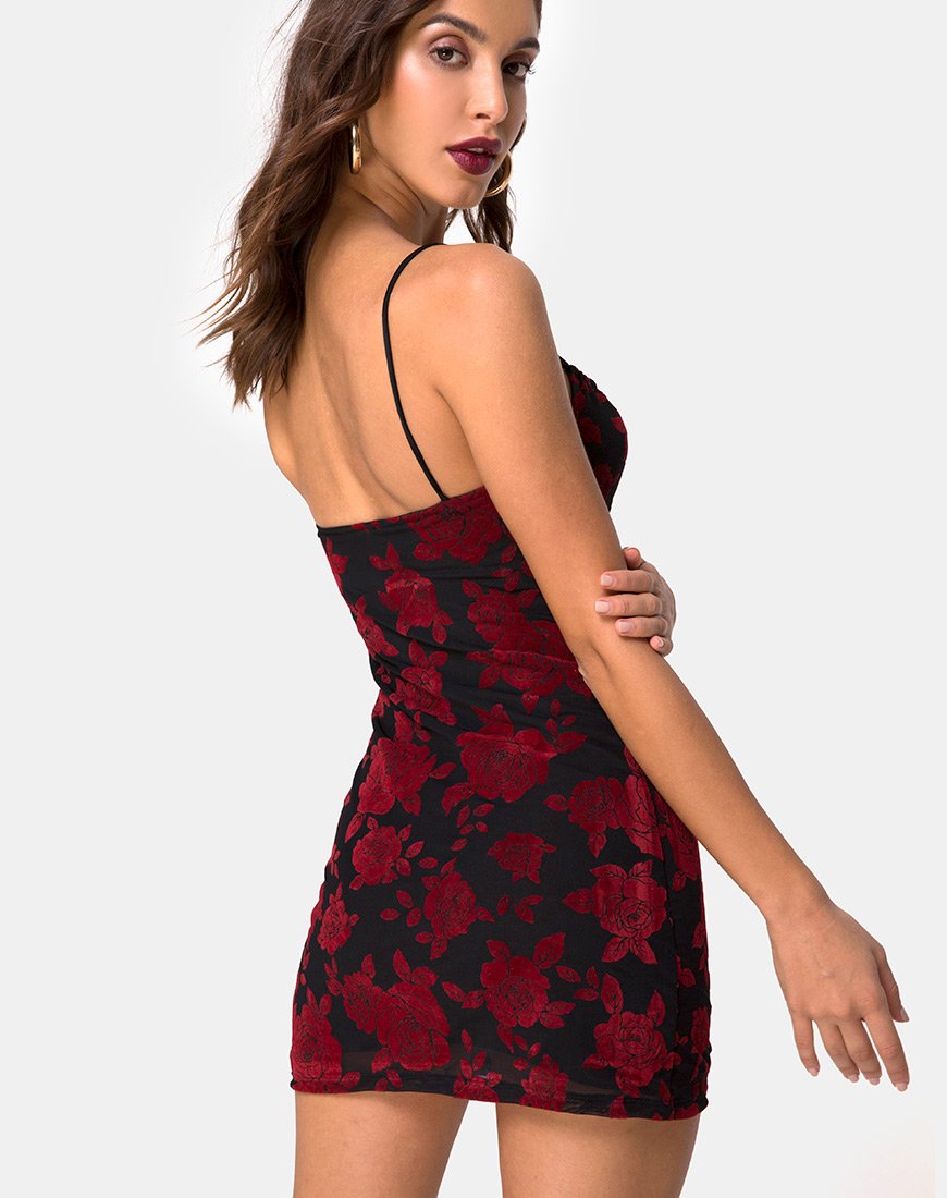 Vestido ajustado Kumin en romántico flocado de rosas rojas