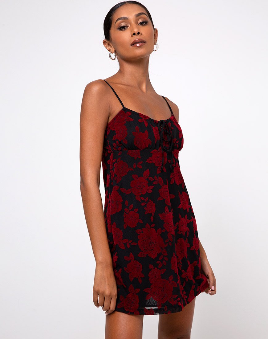Vestido Kumala en romántico flock de rosas rojas
