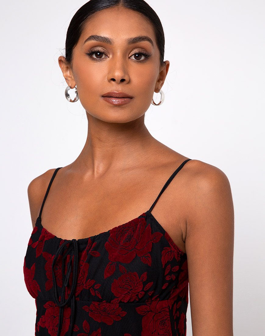 Imagen del vestido Kumala en romántico flock de rosas rojas