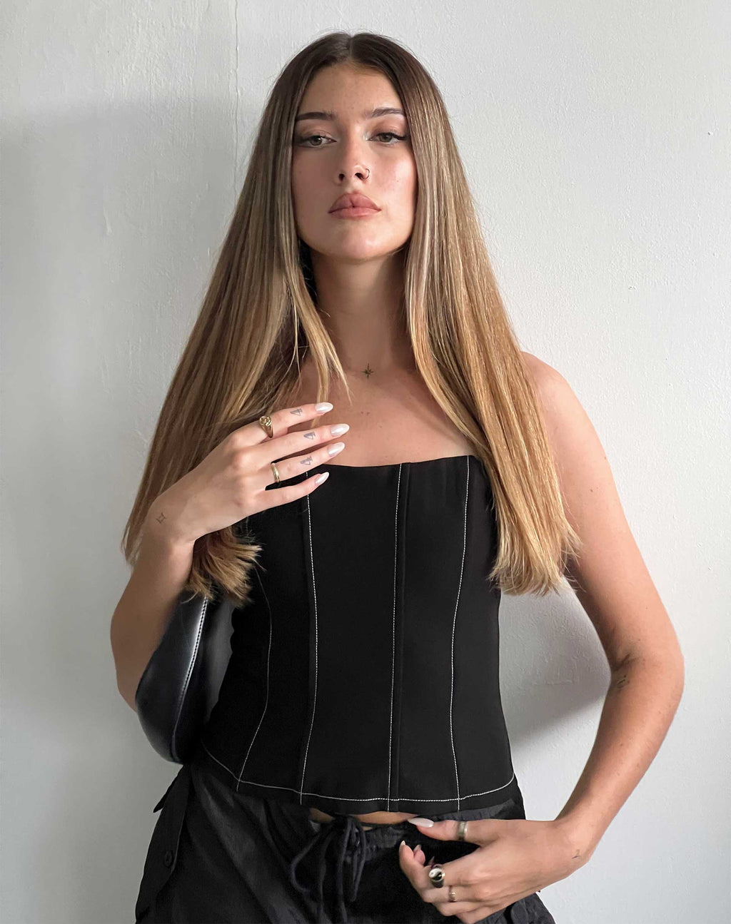 Kyana Corset Top Negro con Puntada Blanca