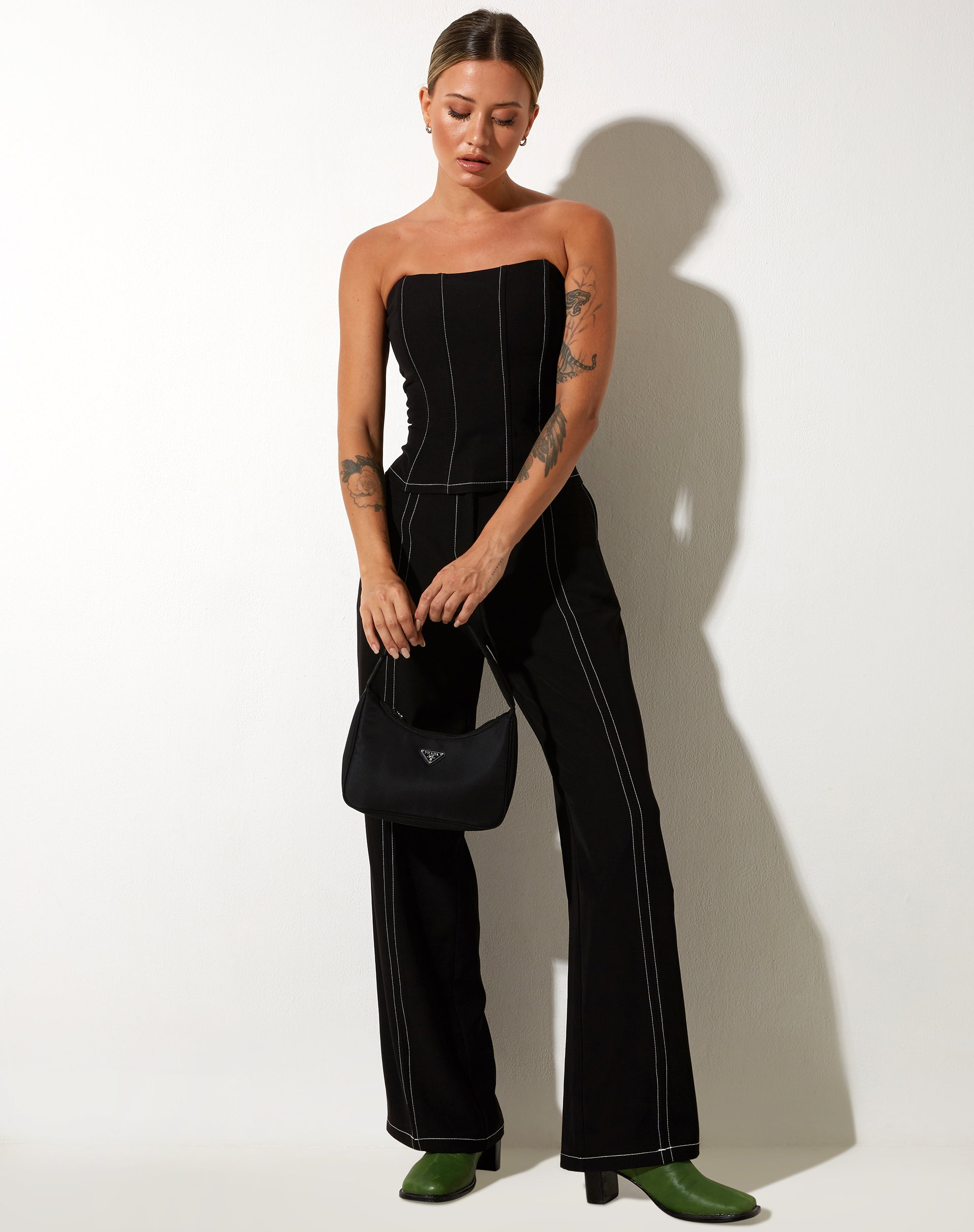 imagen de Kyana Corset Top en Negro con Puntada Blanca