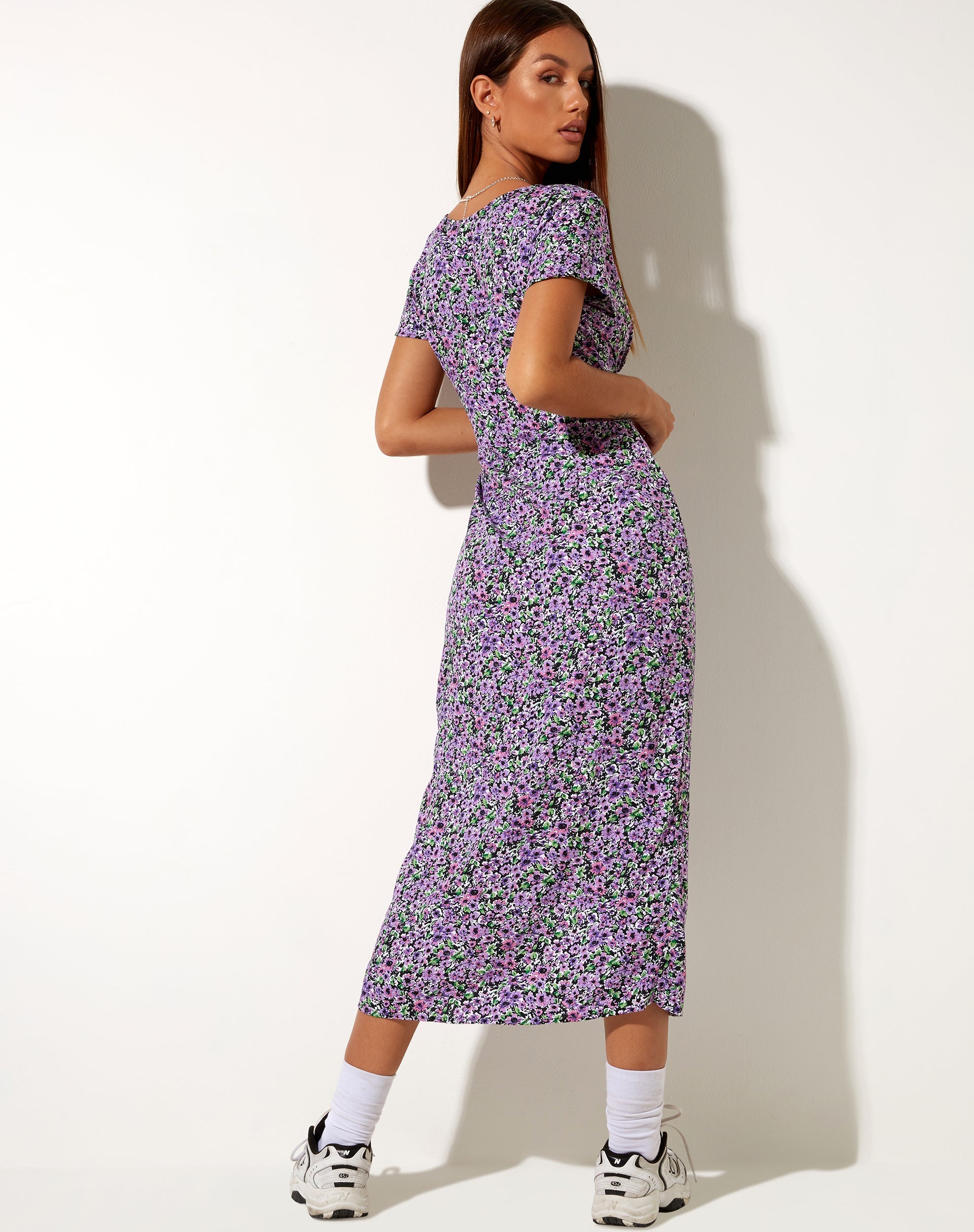 Imagen del vestido Larin Midi Dress in Lilac Blossom