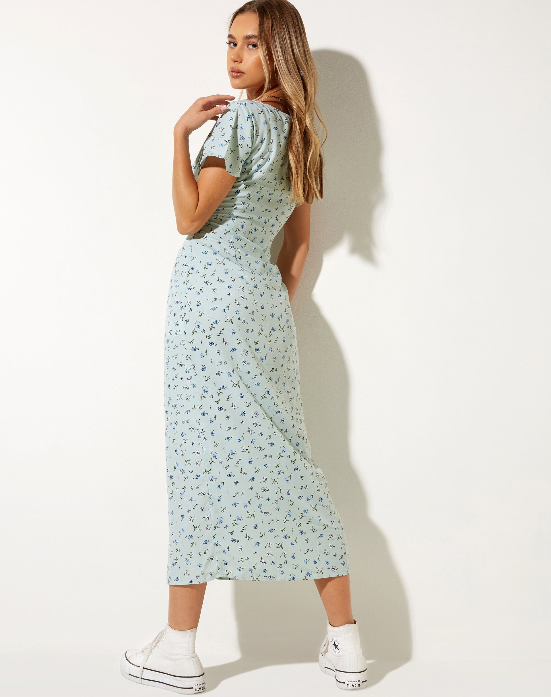 Imagen del vestido Larin Midi Dress in Pretty Petal Green