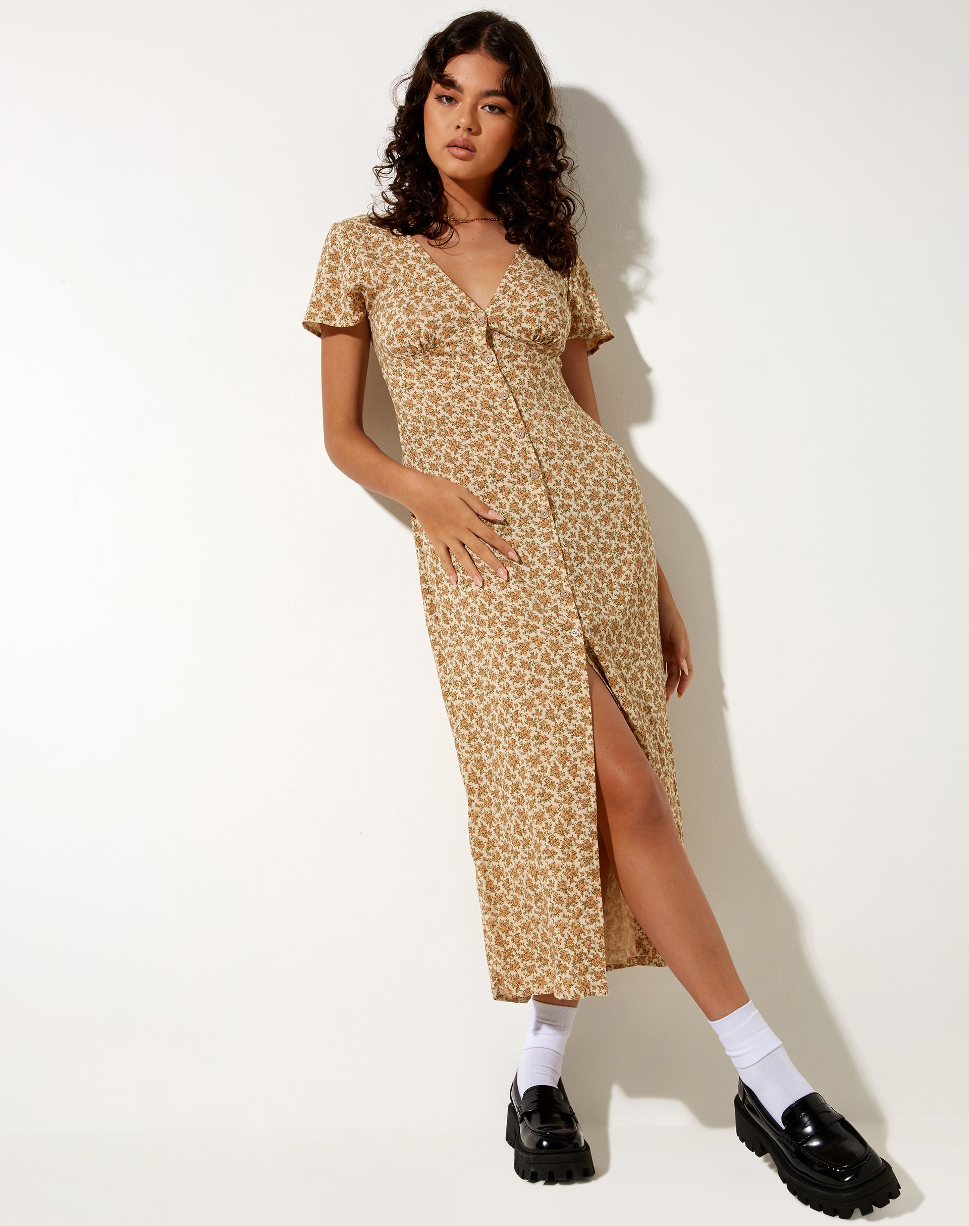 Imagen del vestido Larin Midi Dress in Washed Ditsy