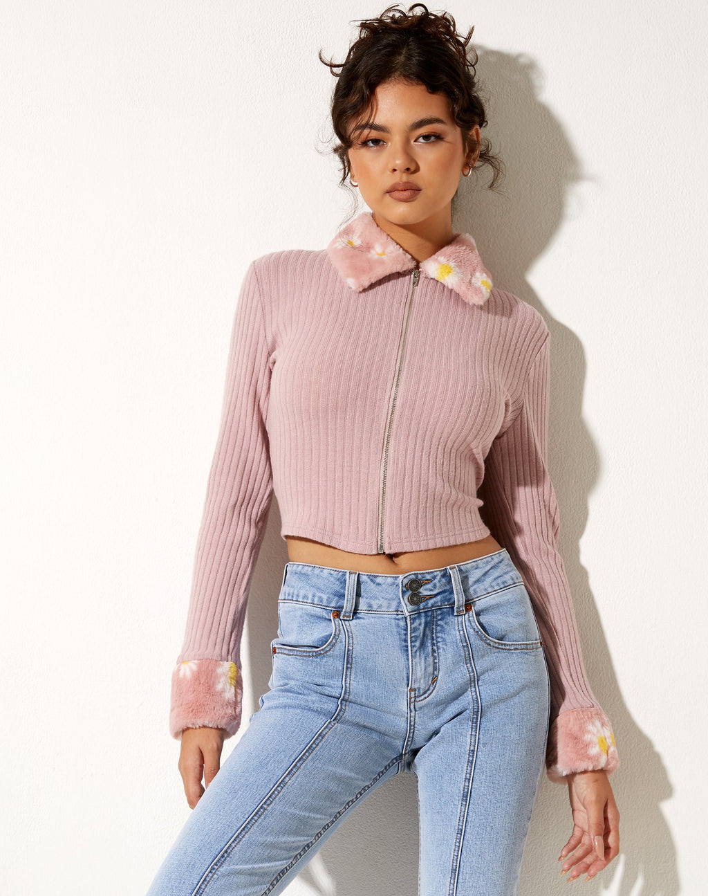 Larita Cardi en punto rosa oscuro