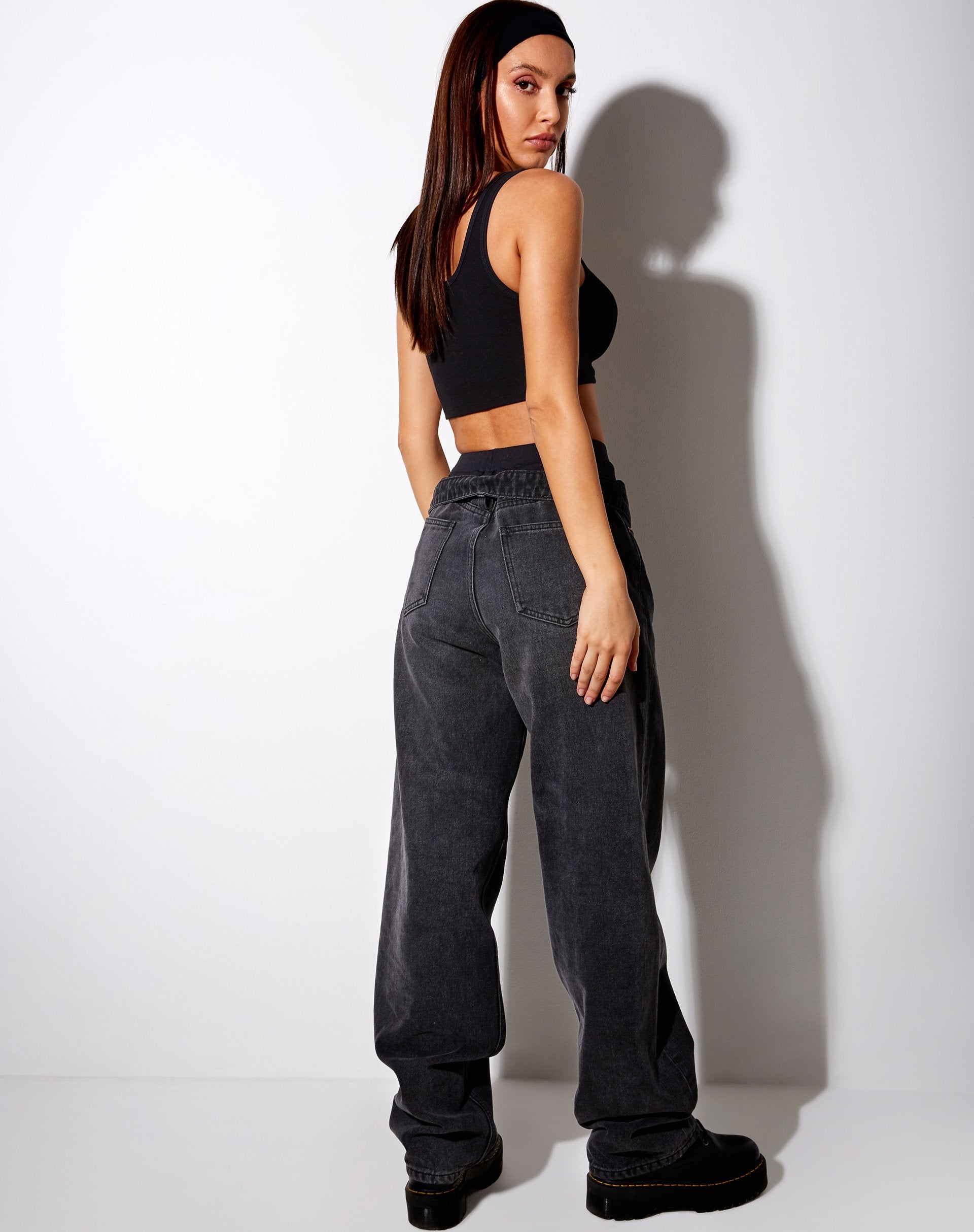 Imagen de Lathi Crop Top en Rib Negro Lover Embro