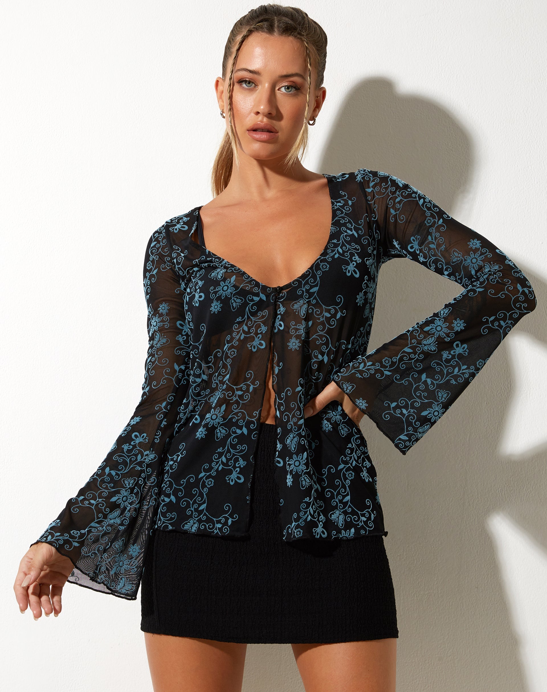 imagen de Leon Cardi en Butterfly Vine Flock Blue