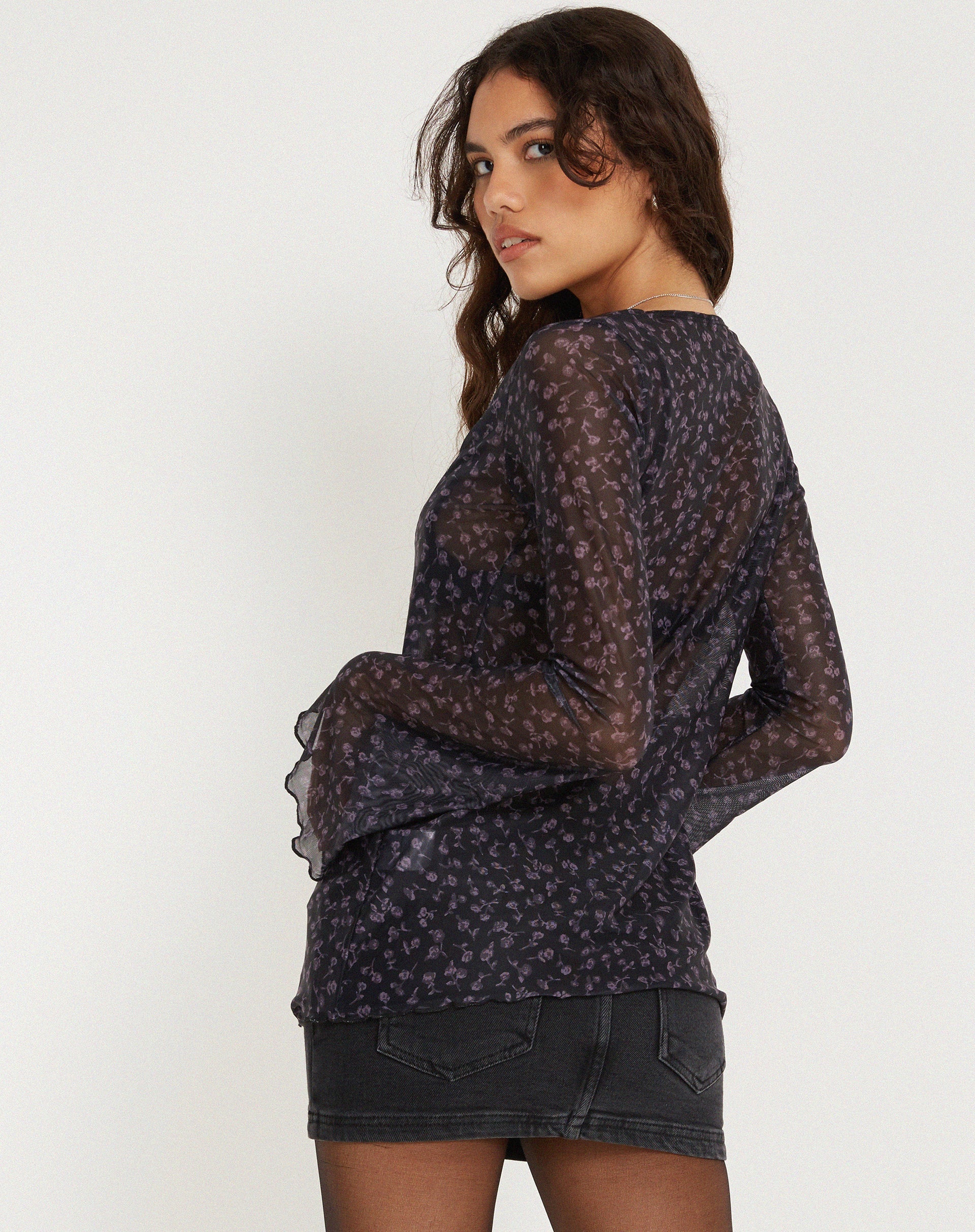 imagen de Leony Cardi en Dark Ditsy Rose Negro