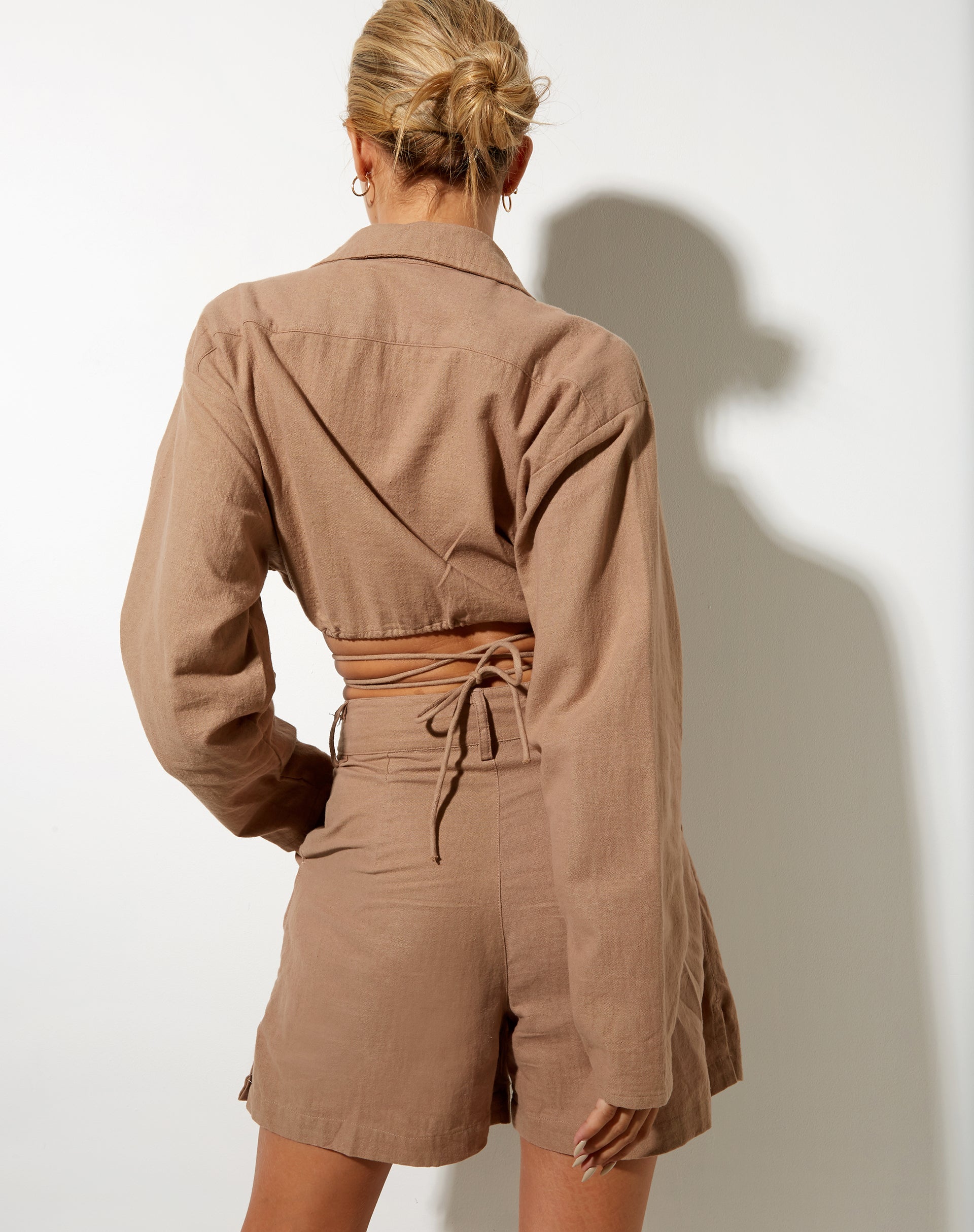 Imagen de Lex Tailoring Shorts en Rami Biscuit