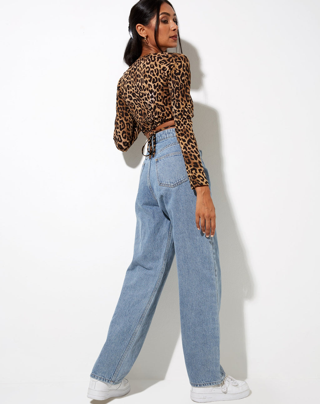 Lieneva Crop Top en marrón leopardo nocturno