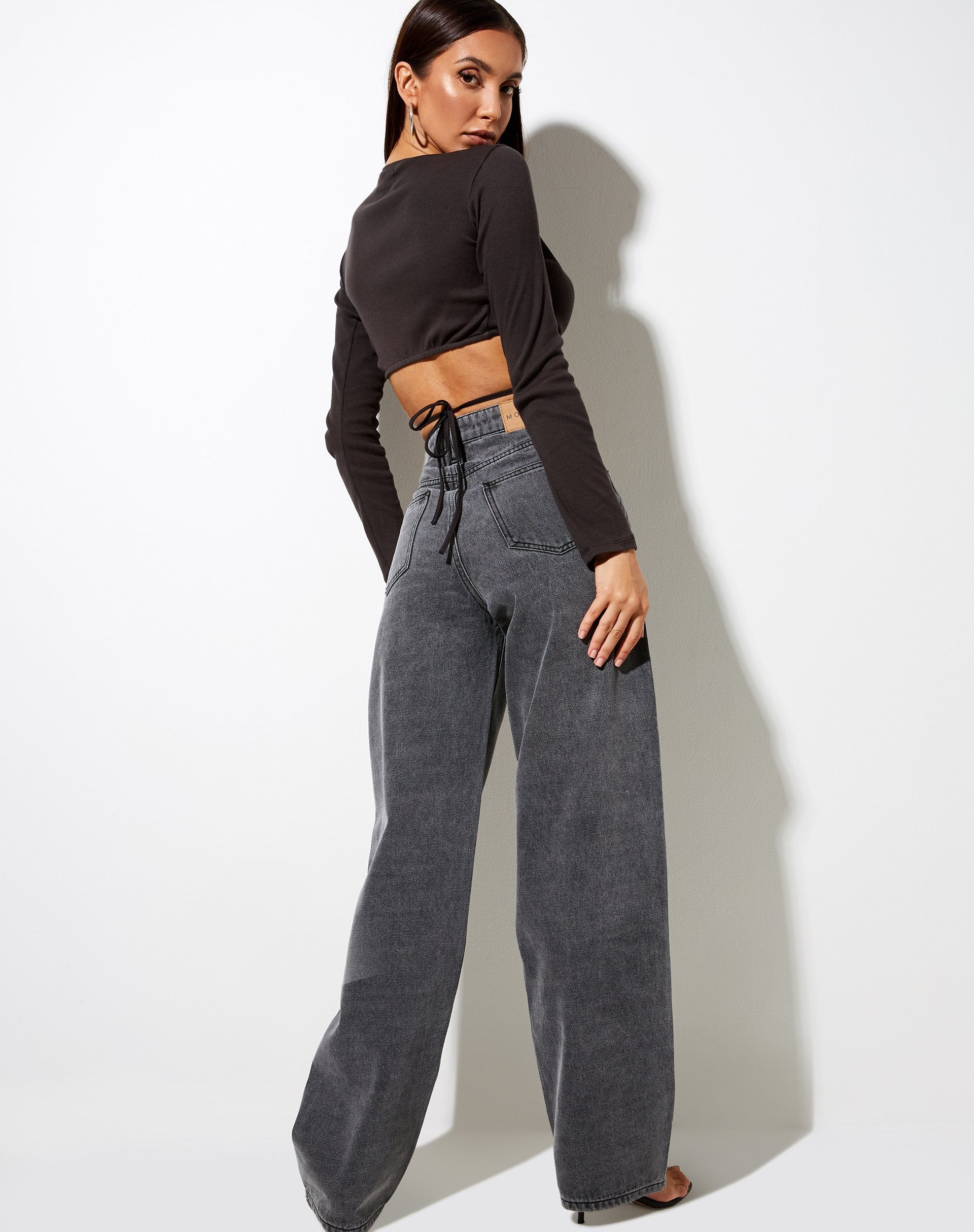 Imagen de Lieneva Crop Top en canalé Perla ennegrecida