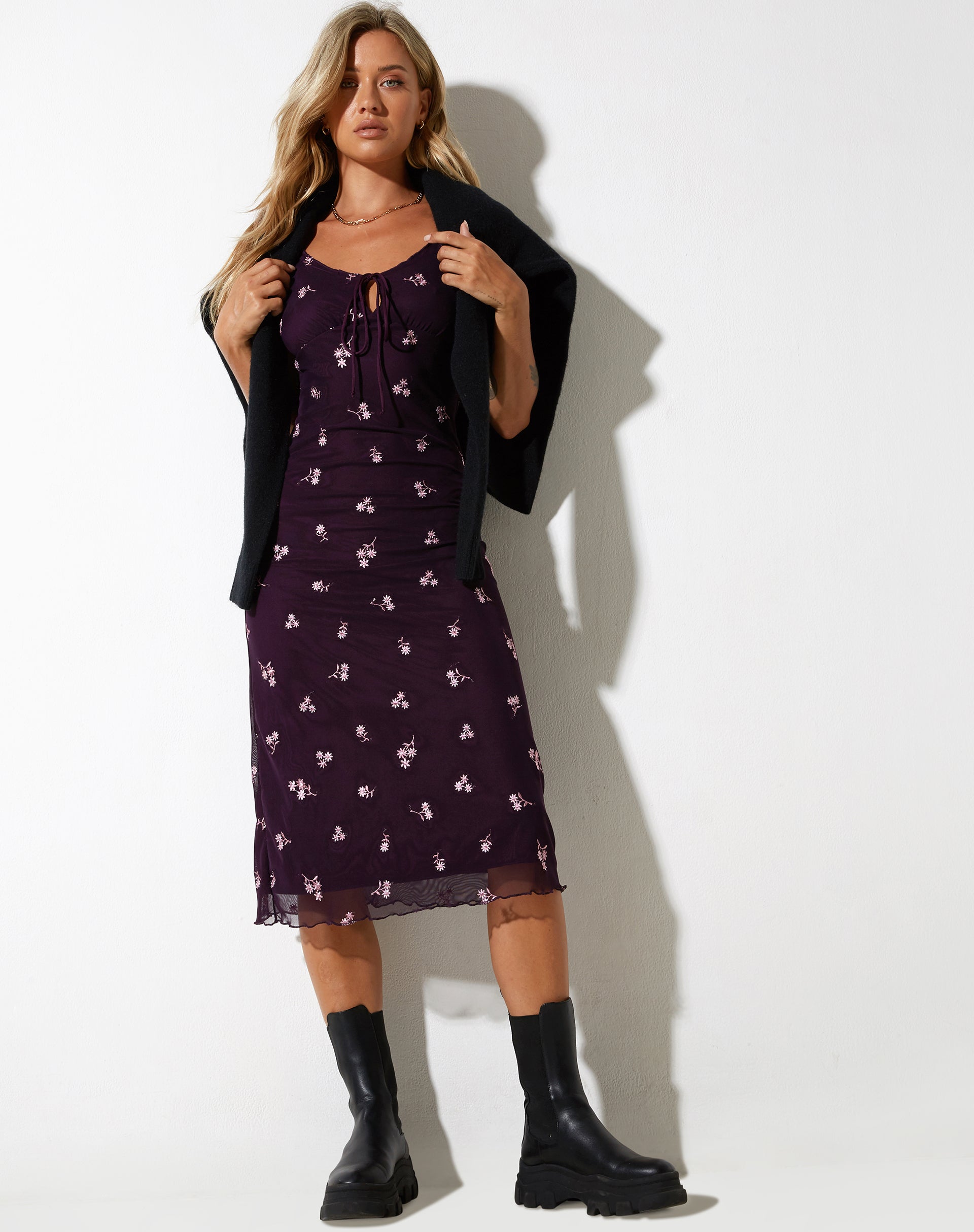imagen de Lona Maxi Dress in Plum Daisy Embro