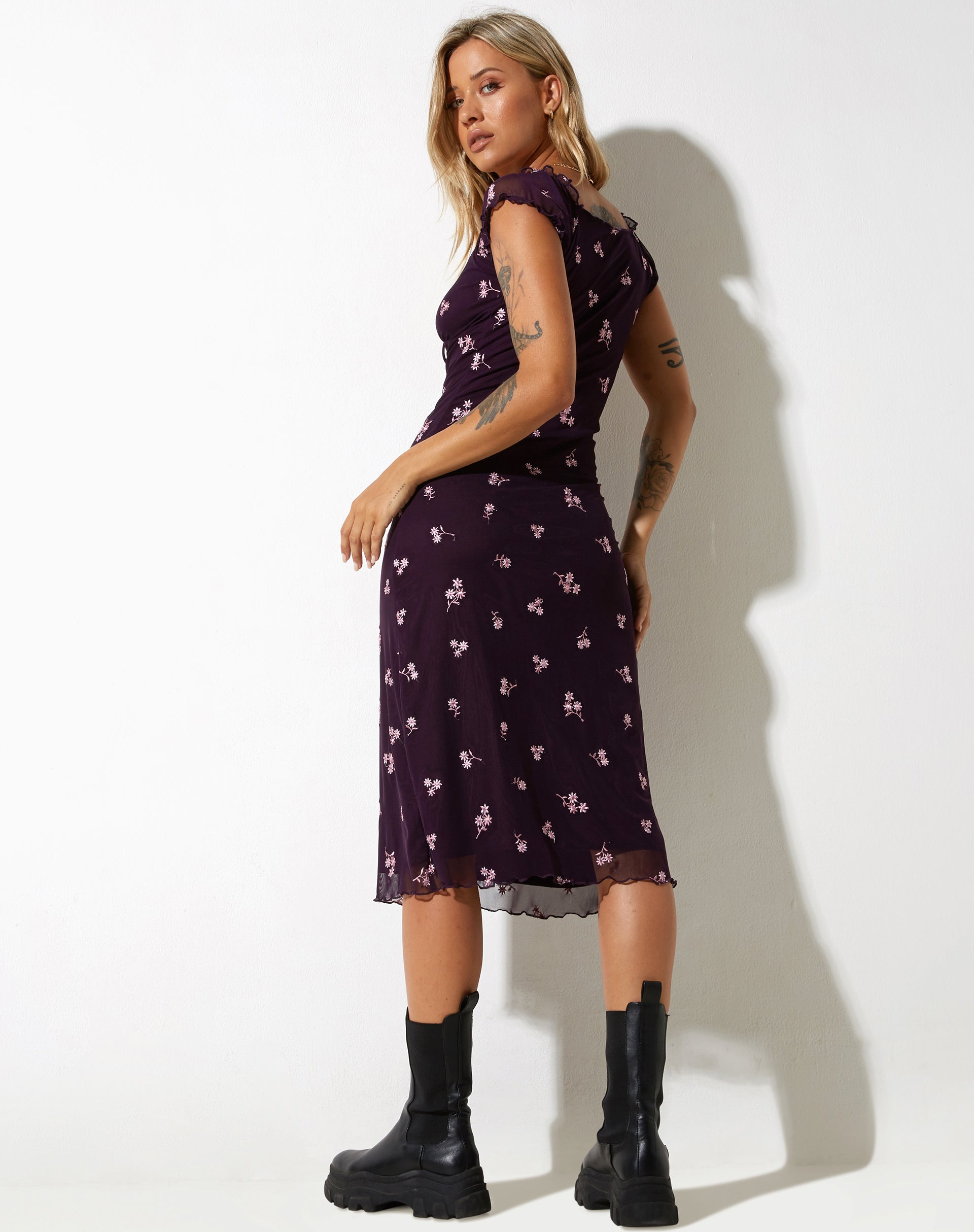 imagen de Lona Maxi Dress in Plum Daisy Embro