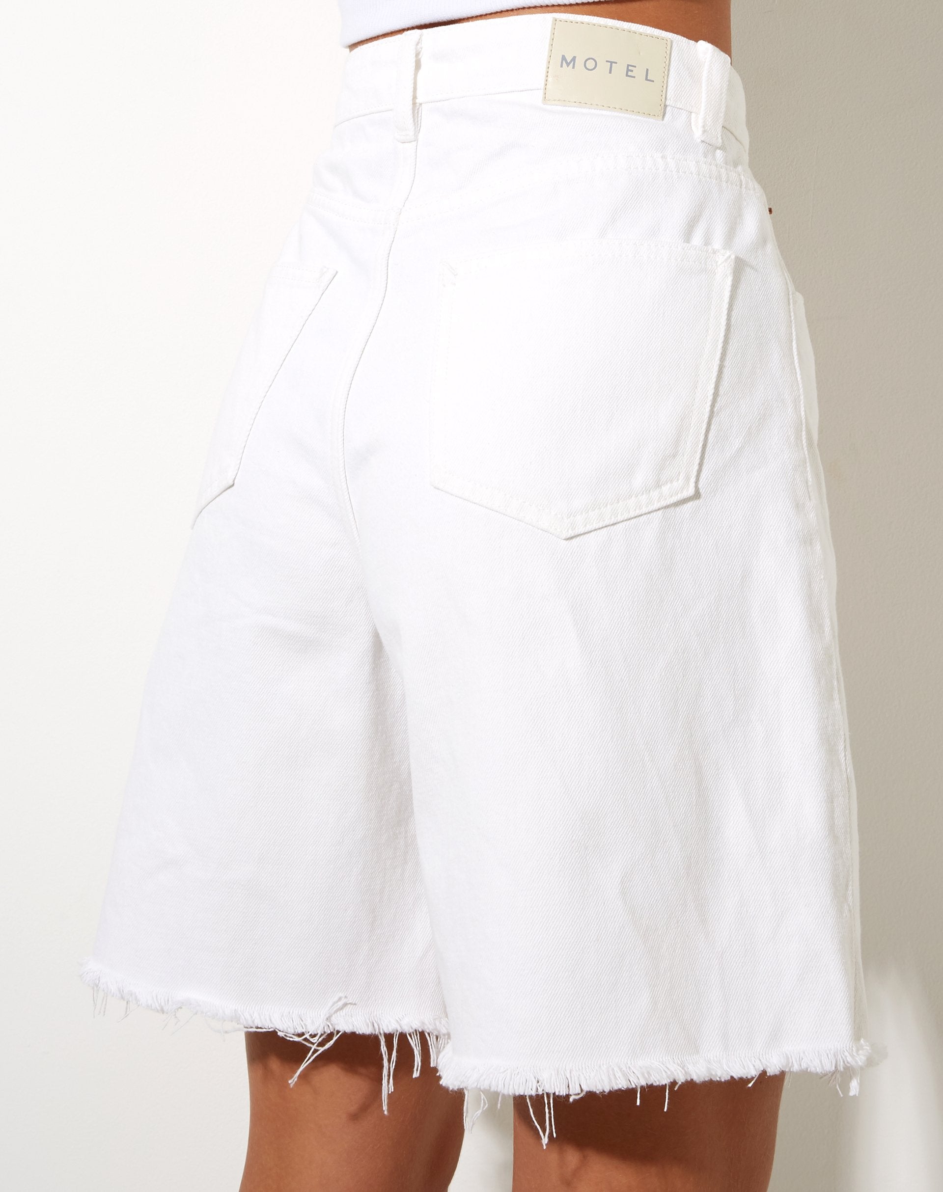 Imagen de Loose Fit Denim Short in White Wash