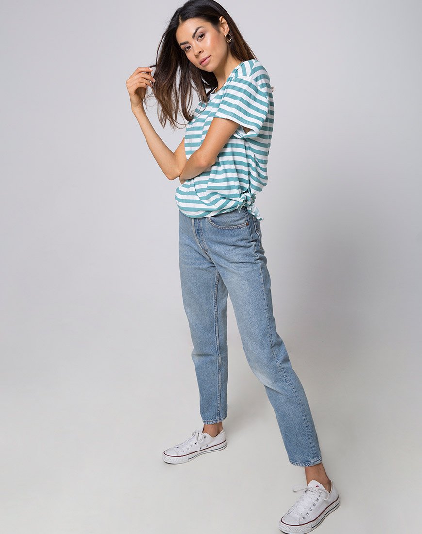 Imagen de Loose Knot Top en raya al medio