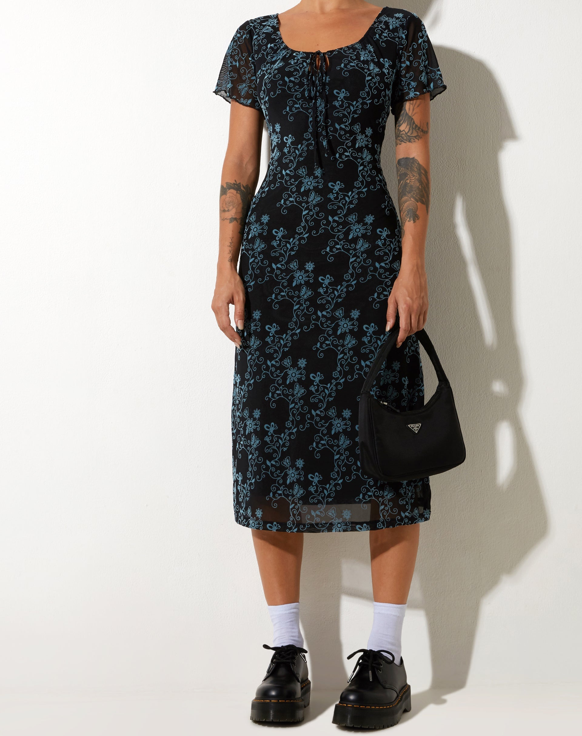 imagen de Lorani Midi Dress in Butterfly Vine Flock Blue