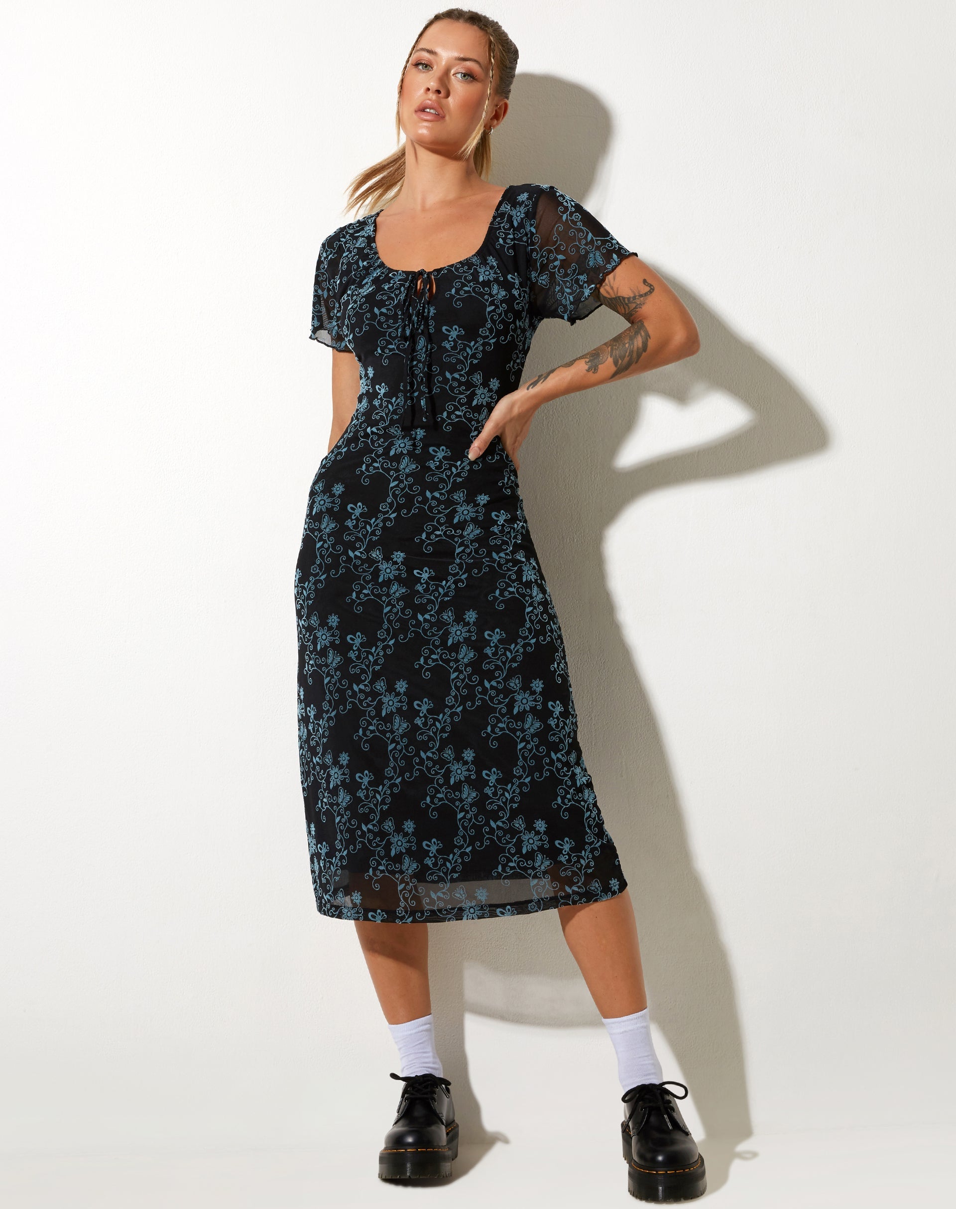 imagen de Lorani Midi Dress in Butterfly Vine Flock Blue