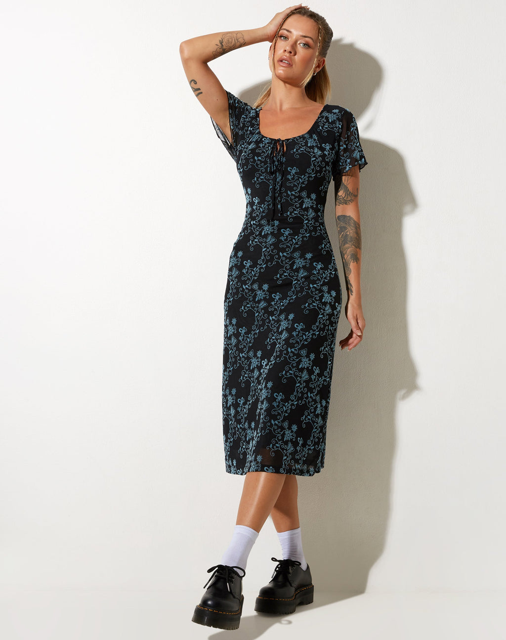 Vestido Lorani Midi en Butterfly Vine Flock Azul