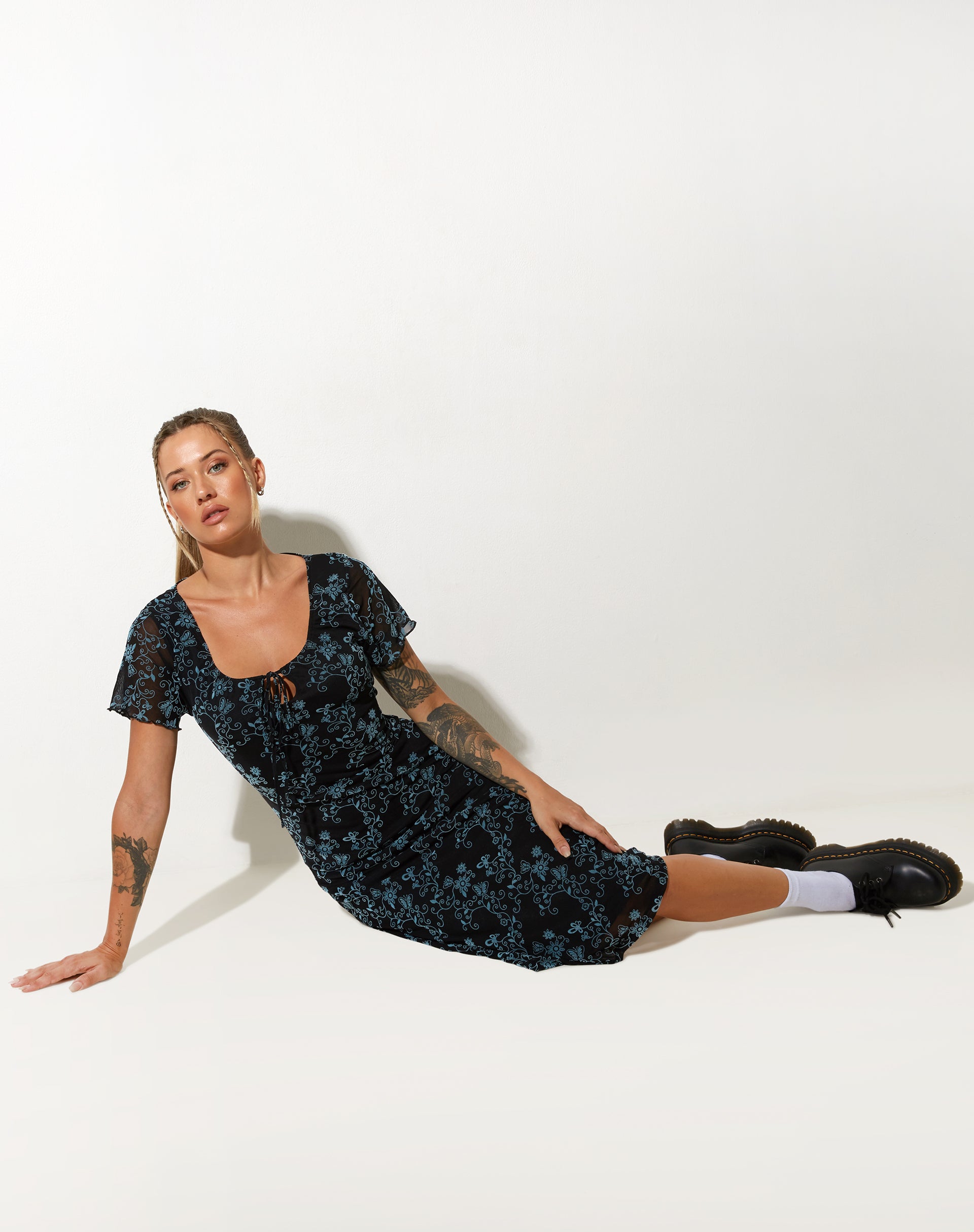 imagen de Lorani Midi Dress in Butterfly Vine Flock Blue