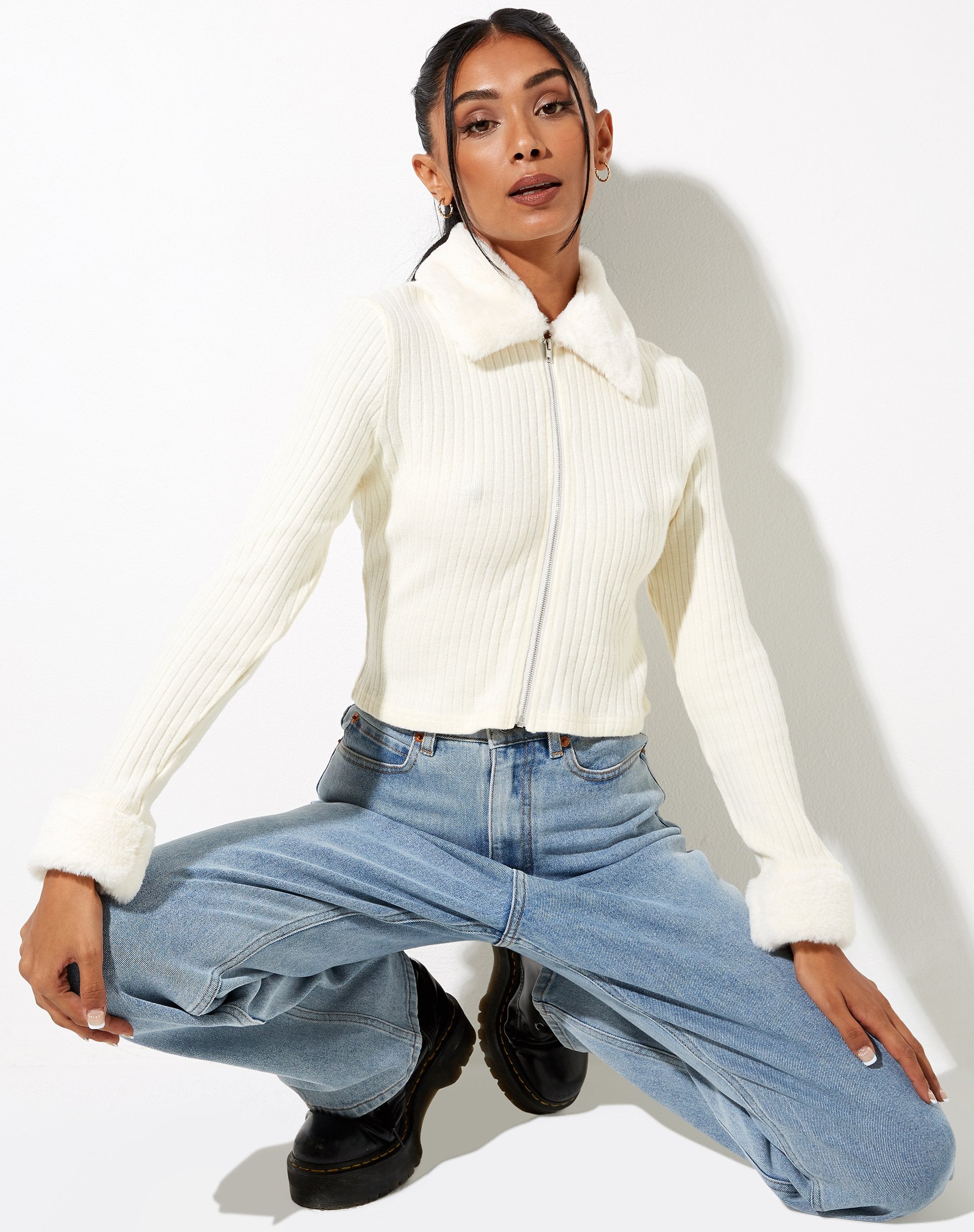 Imagen de Loria Fur Cardigan en marfil
