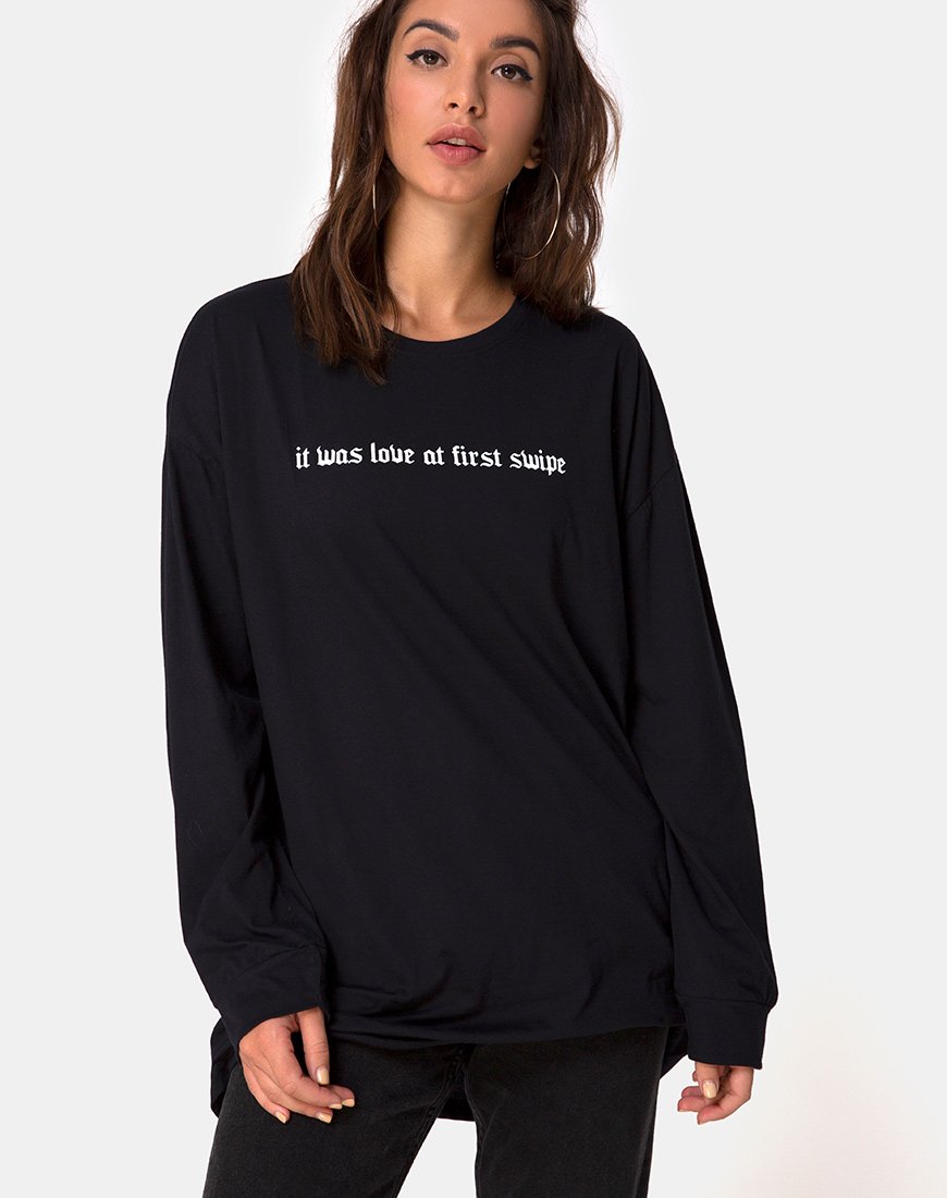 Lotsun Tee en Love at First Swipe con colocación en negro