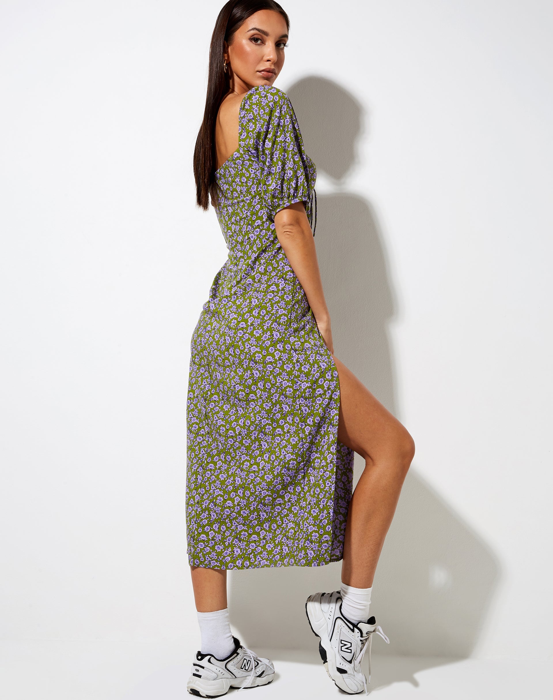 Imagen del vestido Lourgia Midi de color caqui Autumn Blossom