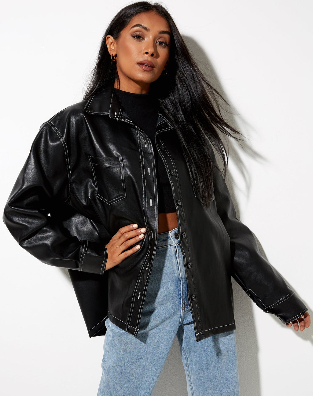 Camisa de leñador en PU negro con puntada blanca