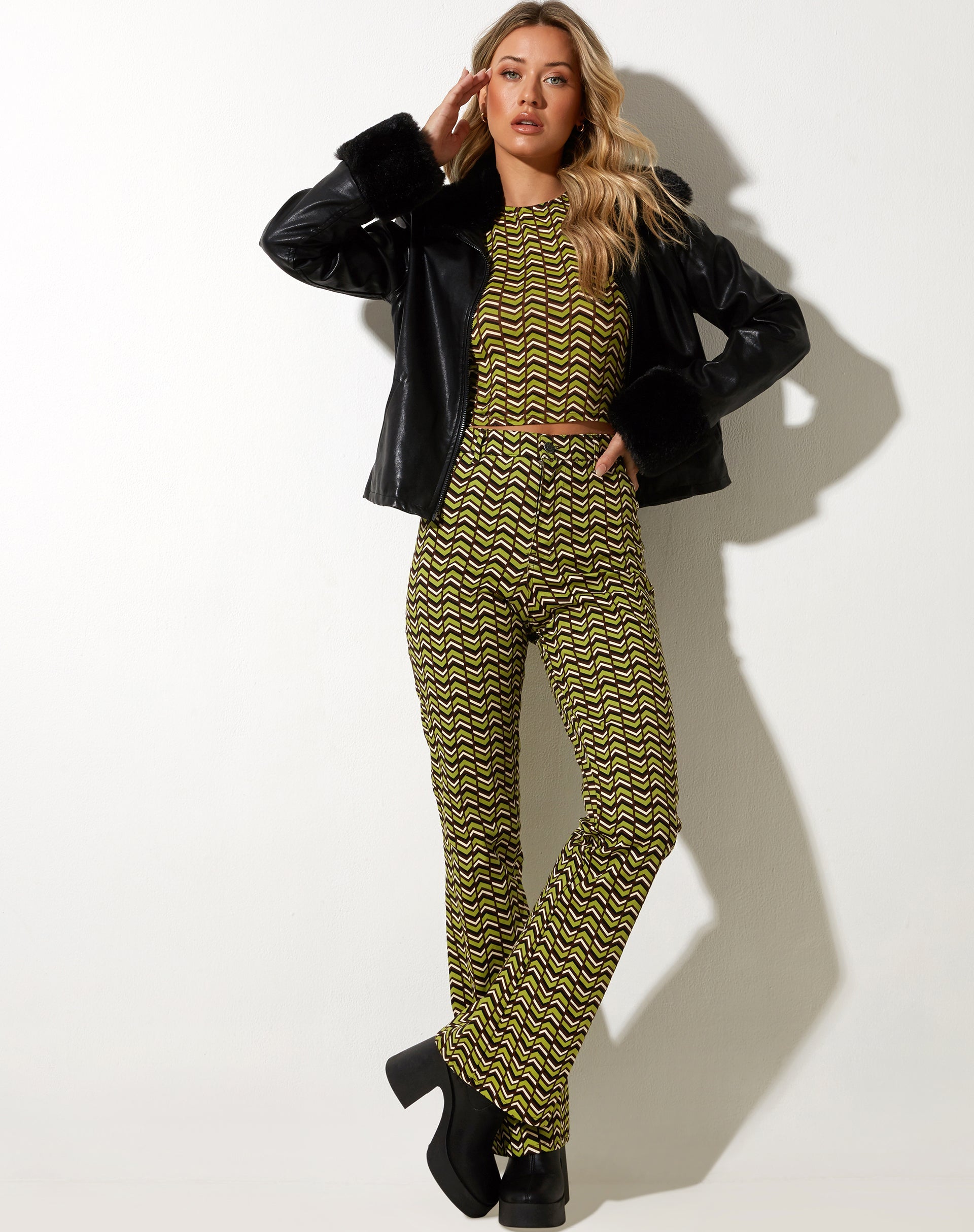 imagen de Zoven Flare Trouser in Chevron Green