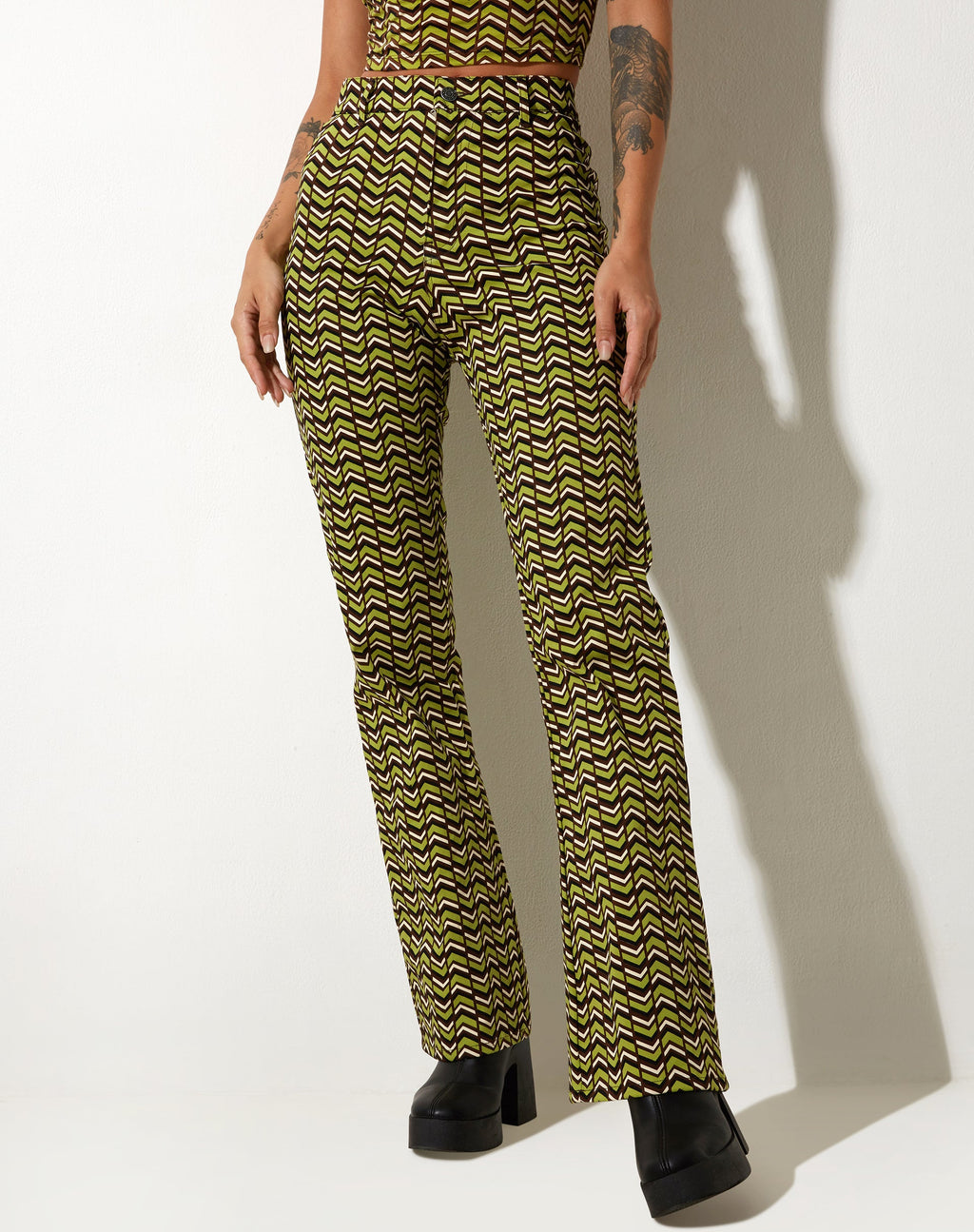 Pantalón Zoven Flare Verde Chevron