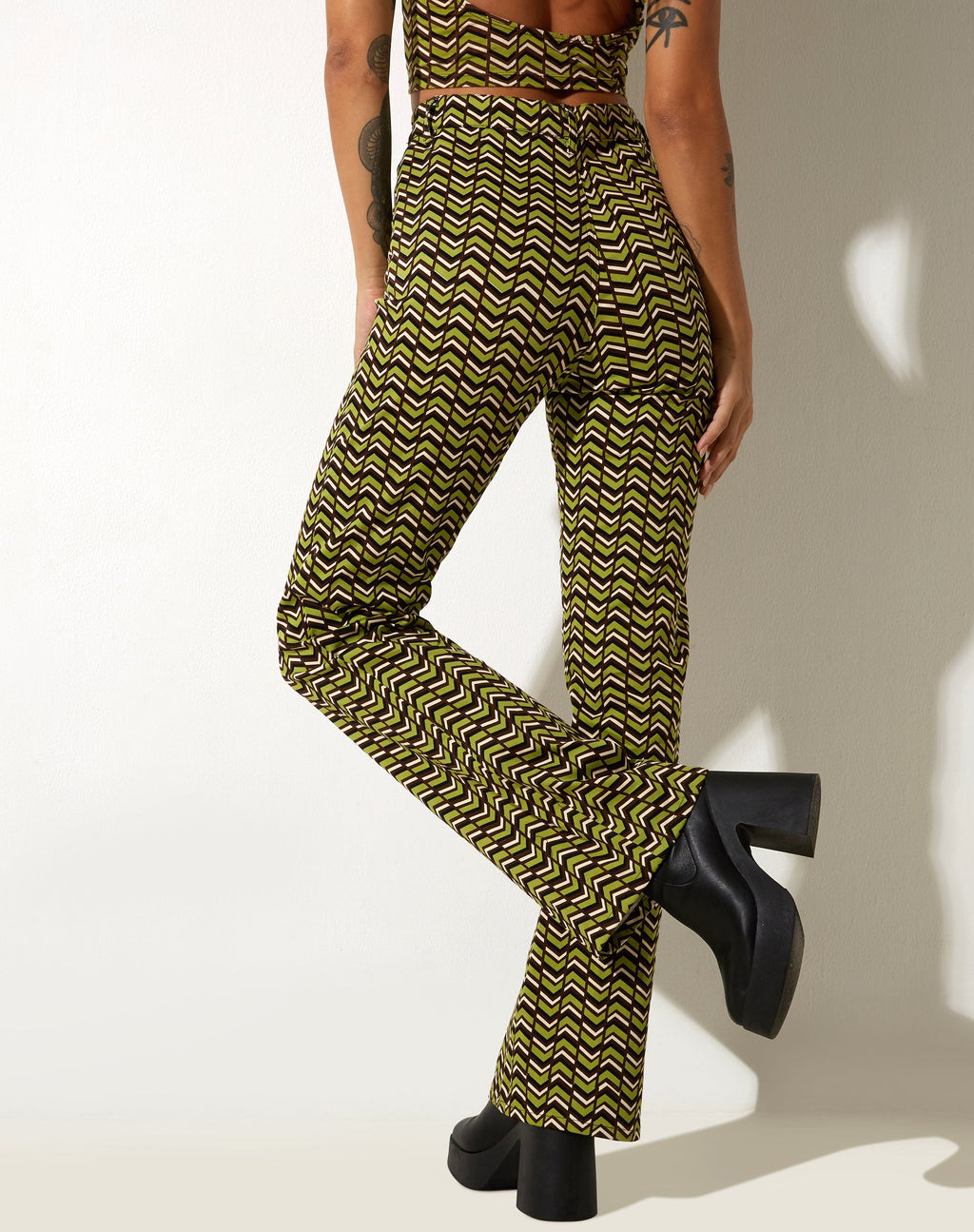 Pantalón Zoven Flare Verde Chevron