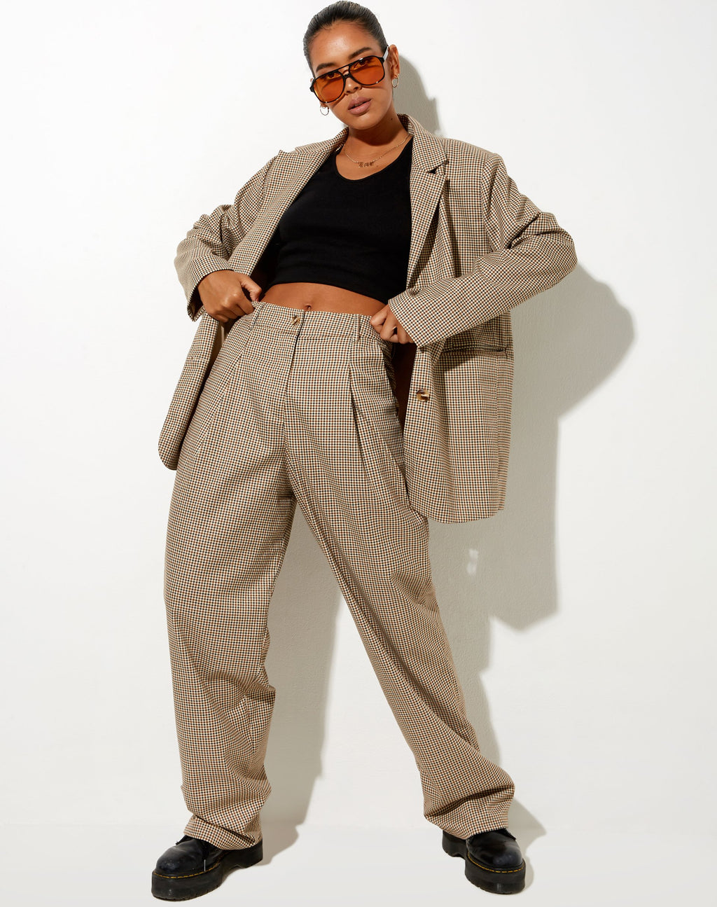 Pantalón Sakila de cuadros pequeños marrón