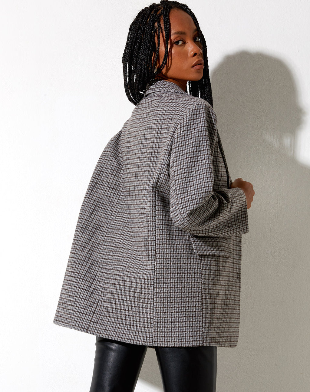 Maiwa Blazer de lana gris y negra