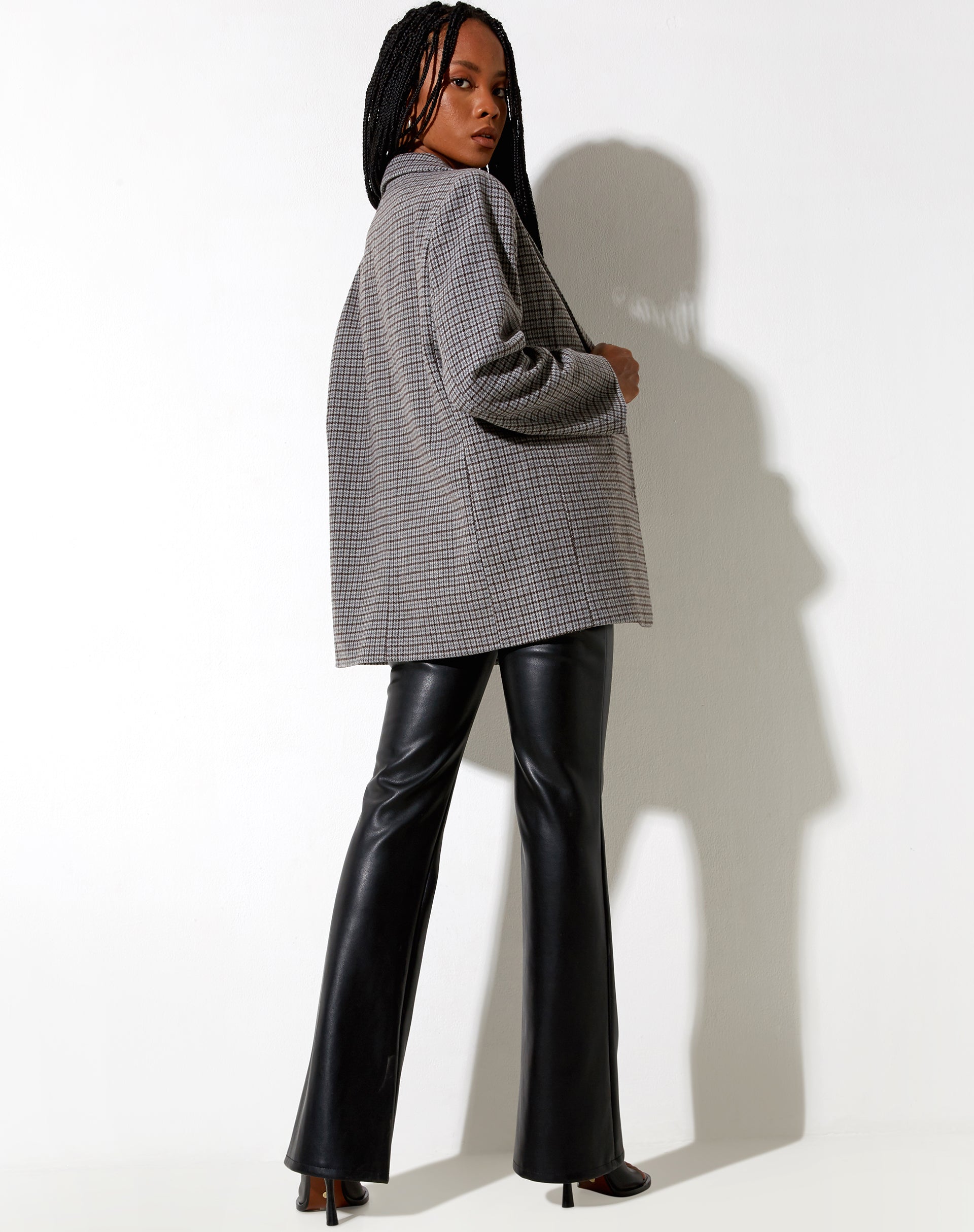 Imagen de Maiwa Blazer de lana gris y negra