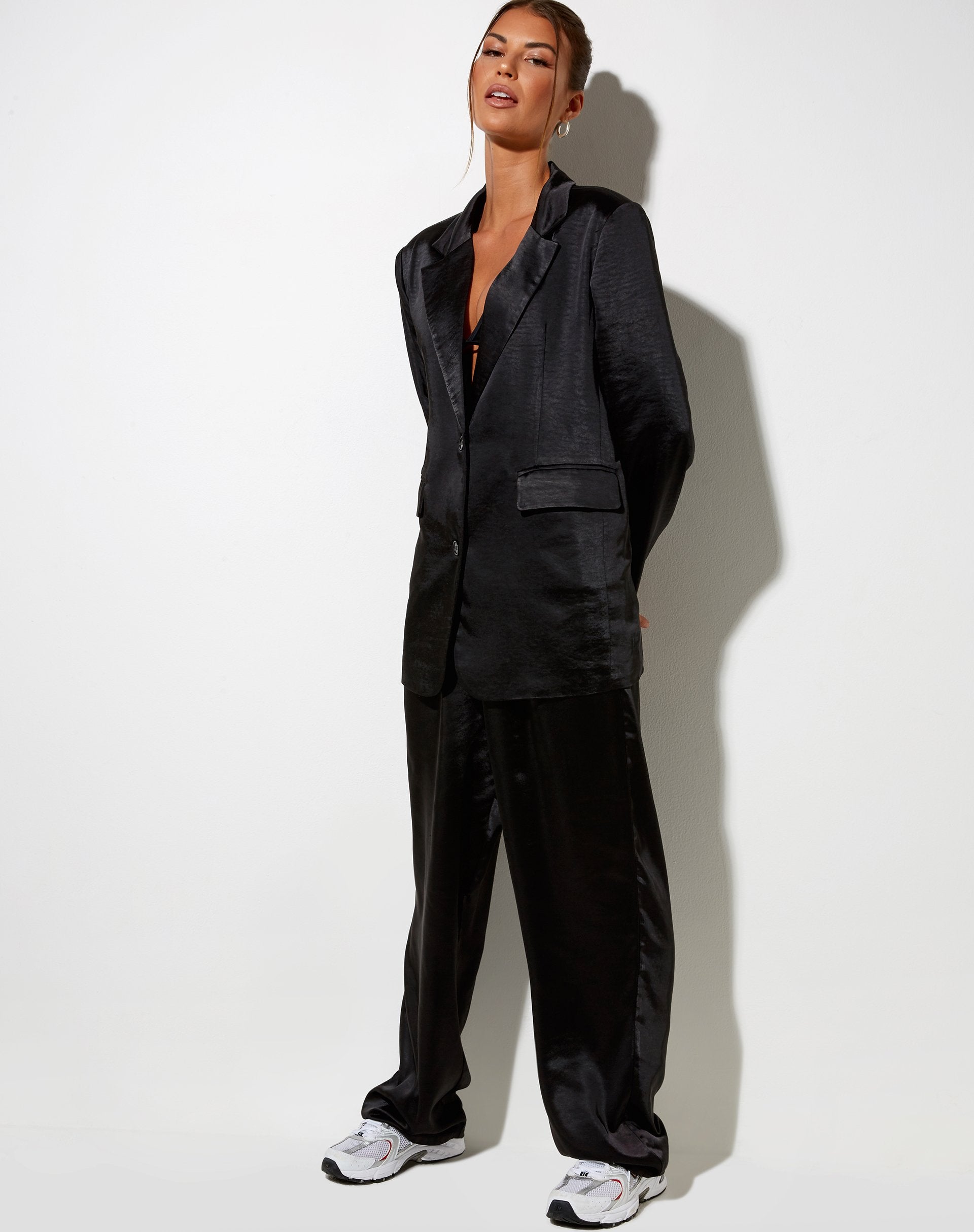 Imagen del pantalón Sakila negro satinado