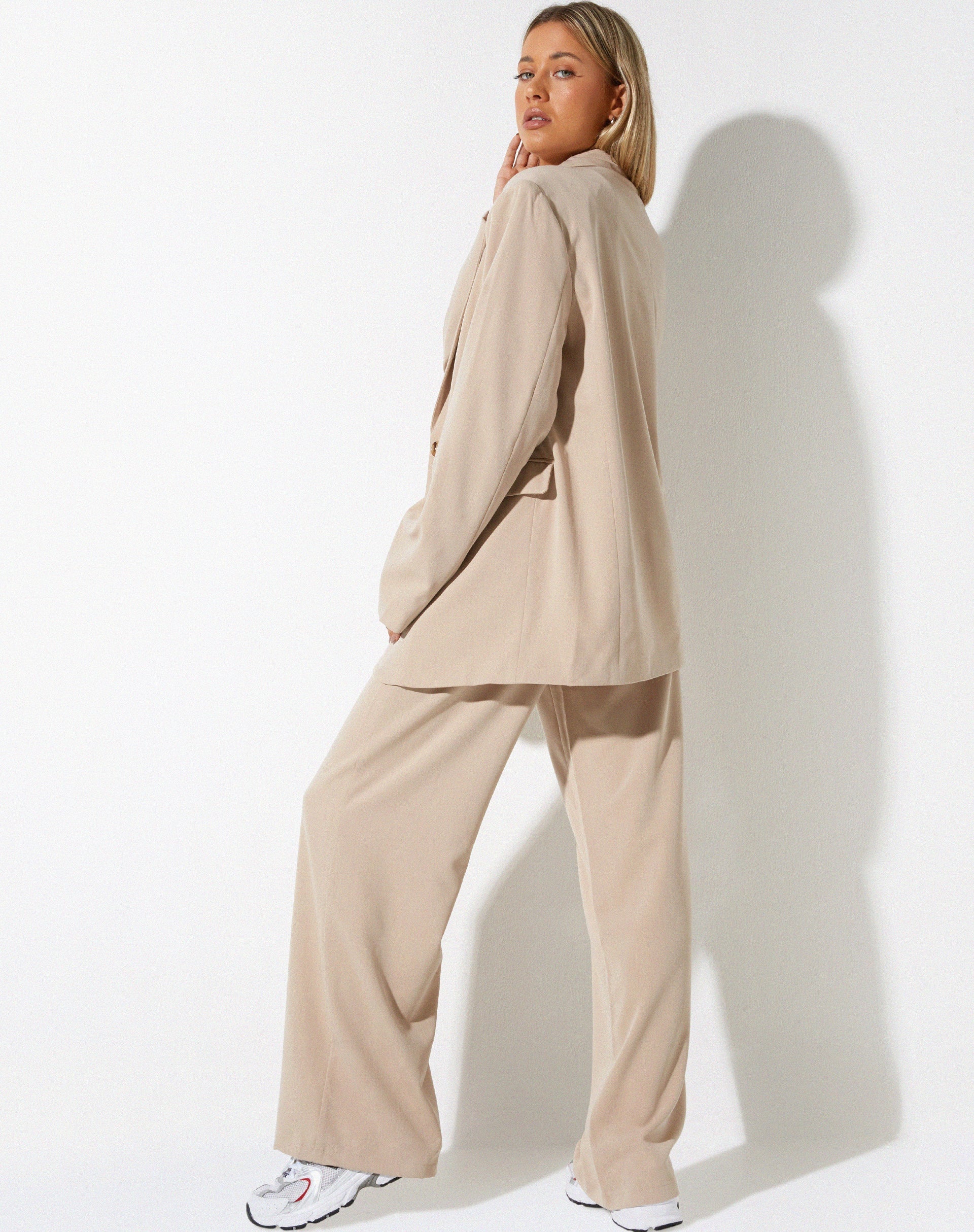 imagen de Pantalón Abena en sastrería suave Beige