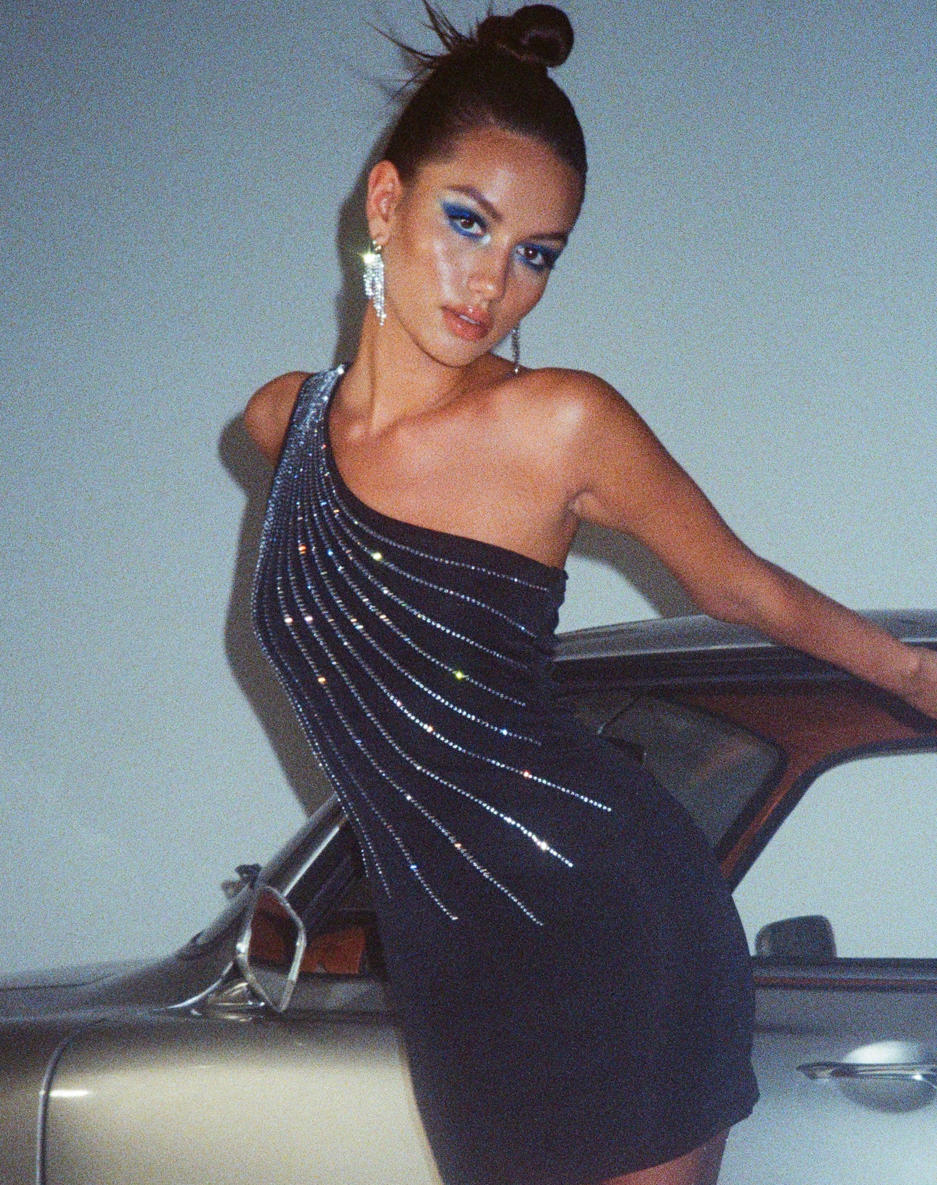 Mandan Mini Vestido en Crepe Negro Hotfix Diamante