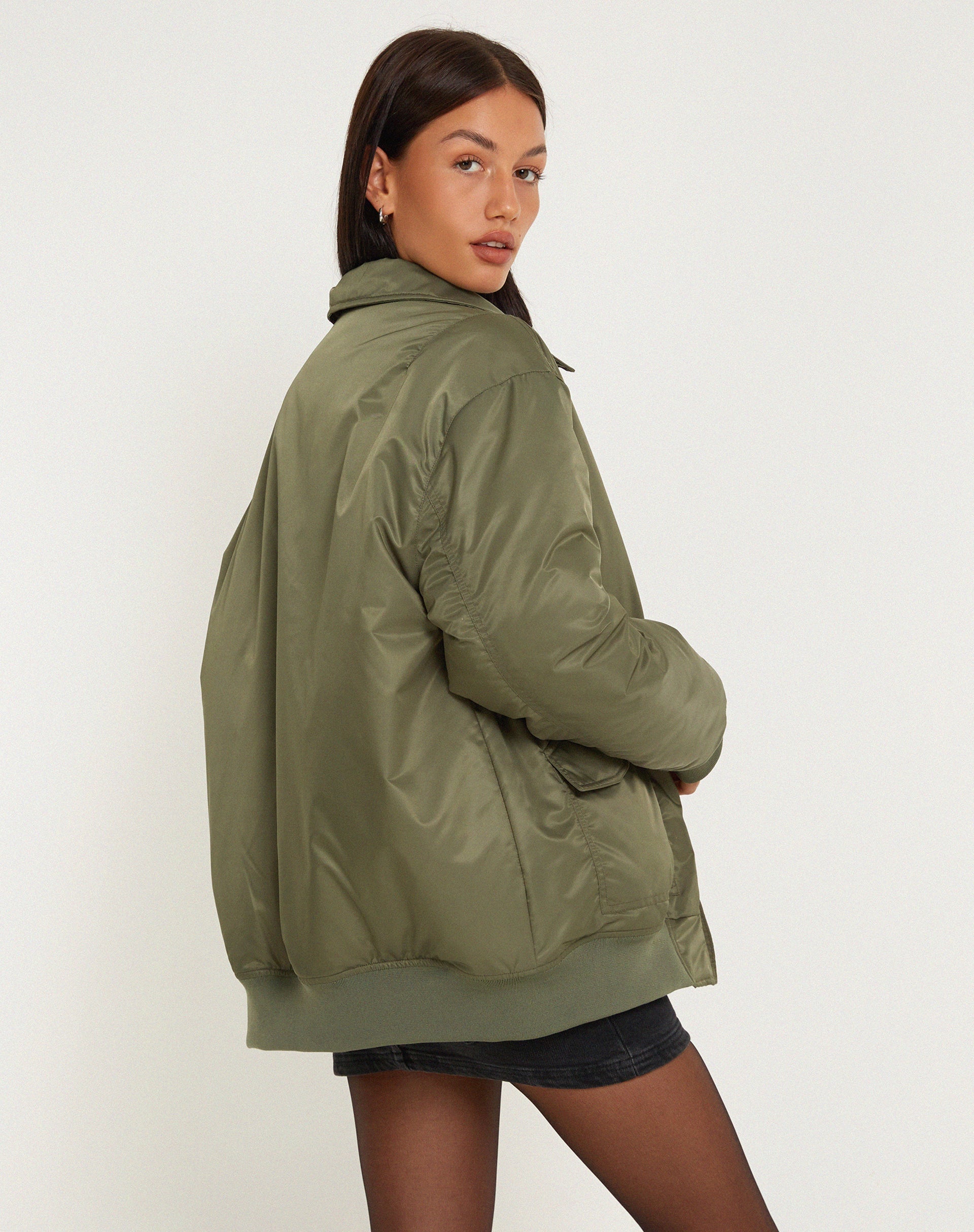 imagen de la chaqueta Manik en verde caqui