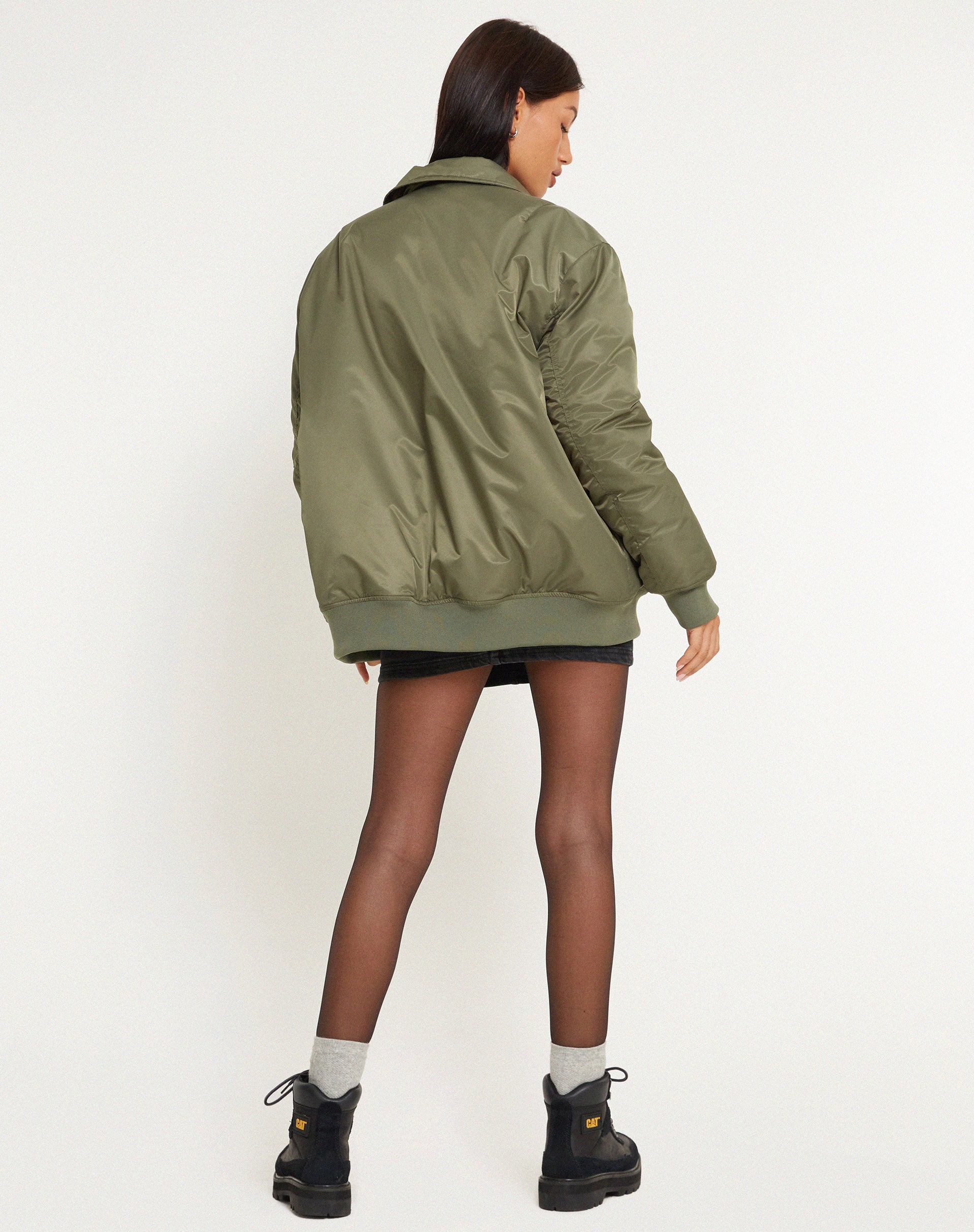 imagen de la chaqueta Manik en verde caqui