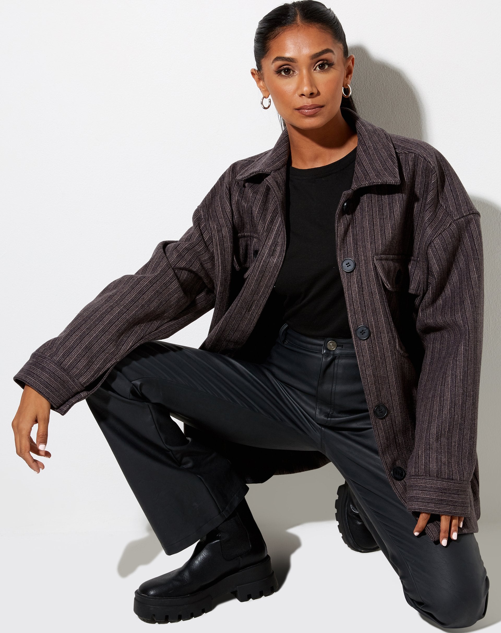 Imagen de la camisa Marcel a rayas negra y gris
