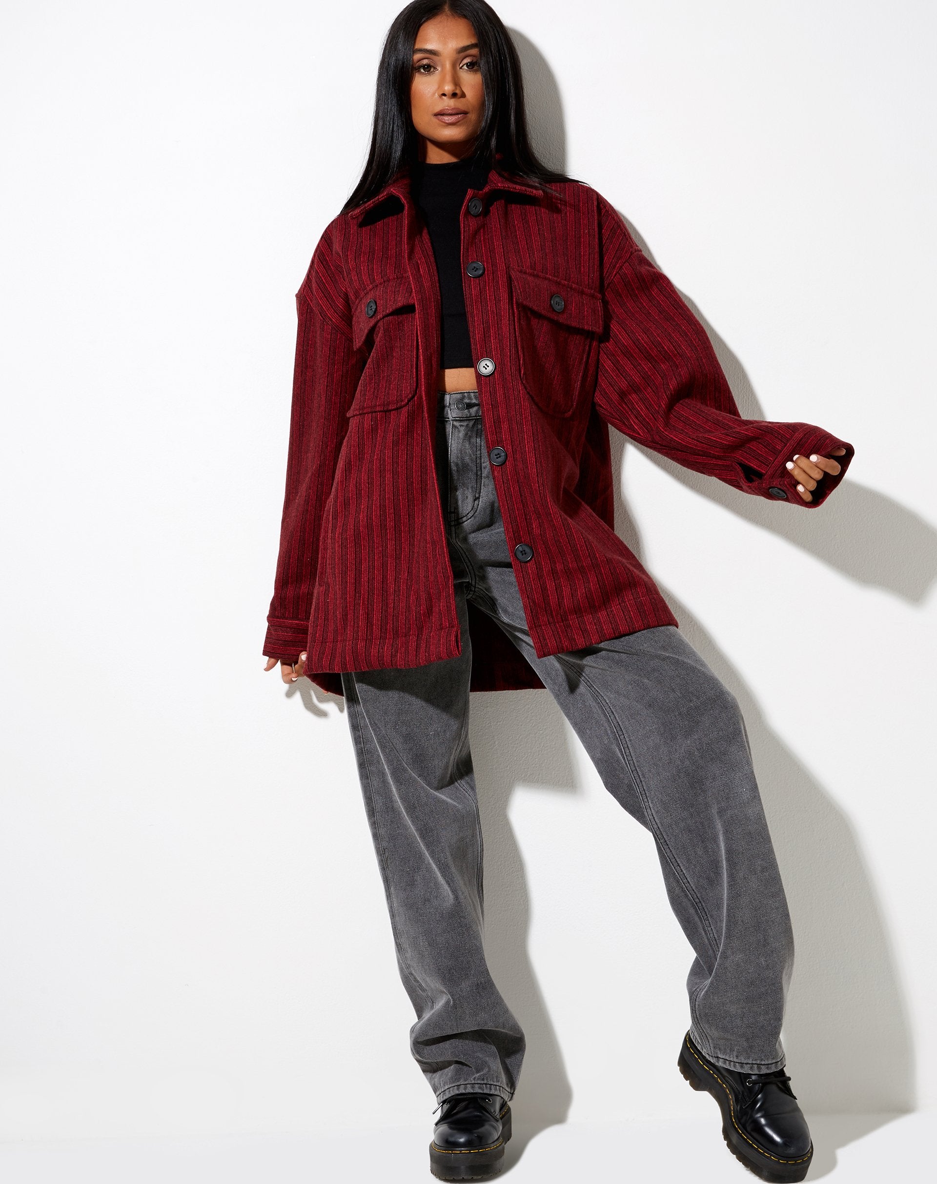 Imagen de la camisa Marcel a rayas negra y roja