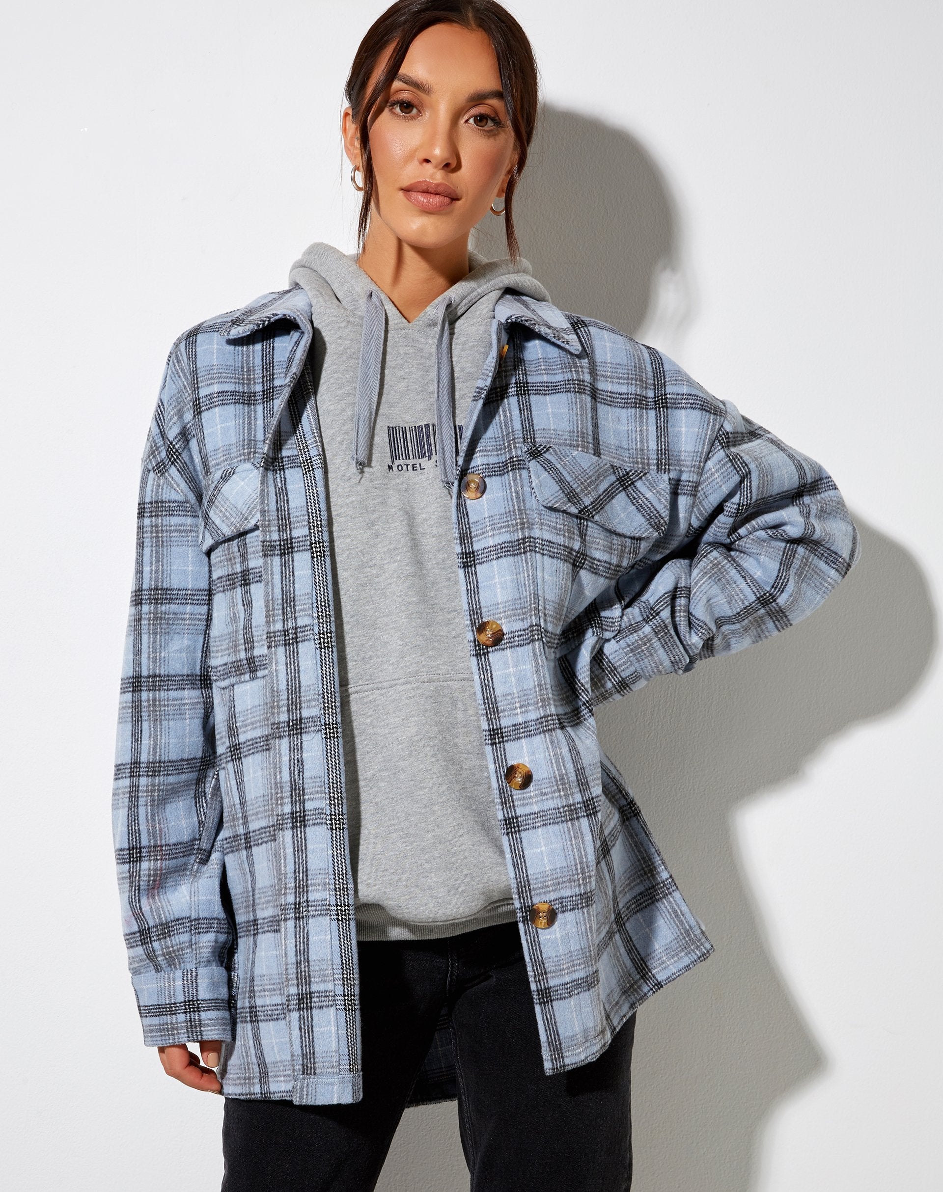 Imagen de la camisa Marcella a cuadros azules y negros